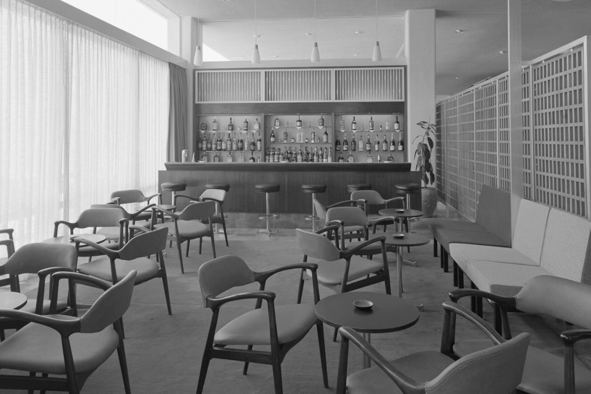 Το Ξενία στην Ακροναυπλία, 1961/Αρχιτέκτονας: Ιωάννης Β. Τριανταφυλλίδης