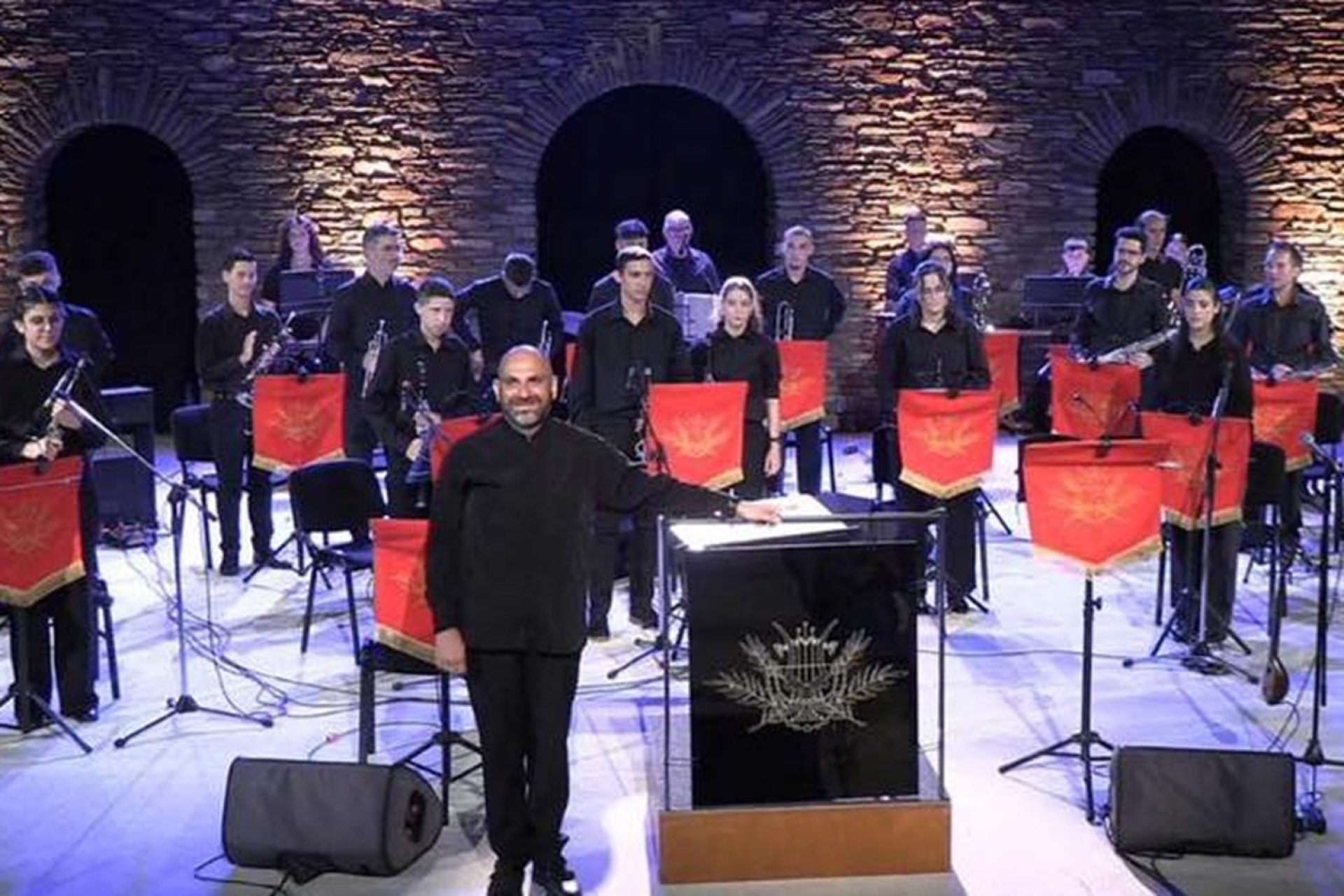 Αφιέρωμα της Φιλαρμονικής Ορχήστρας του ΜΟΥ.Σ.Α στον Θάνο Μικρούτσικο, με τους Κώστα Θωμαΐδη και Πολυξένη Καράκογλου