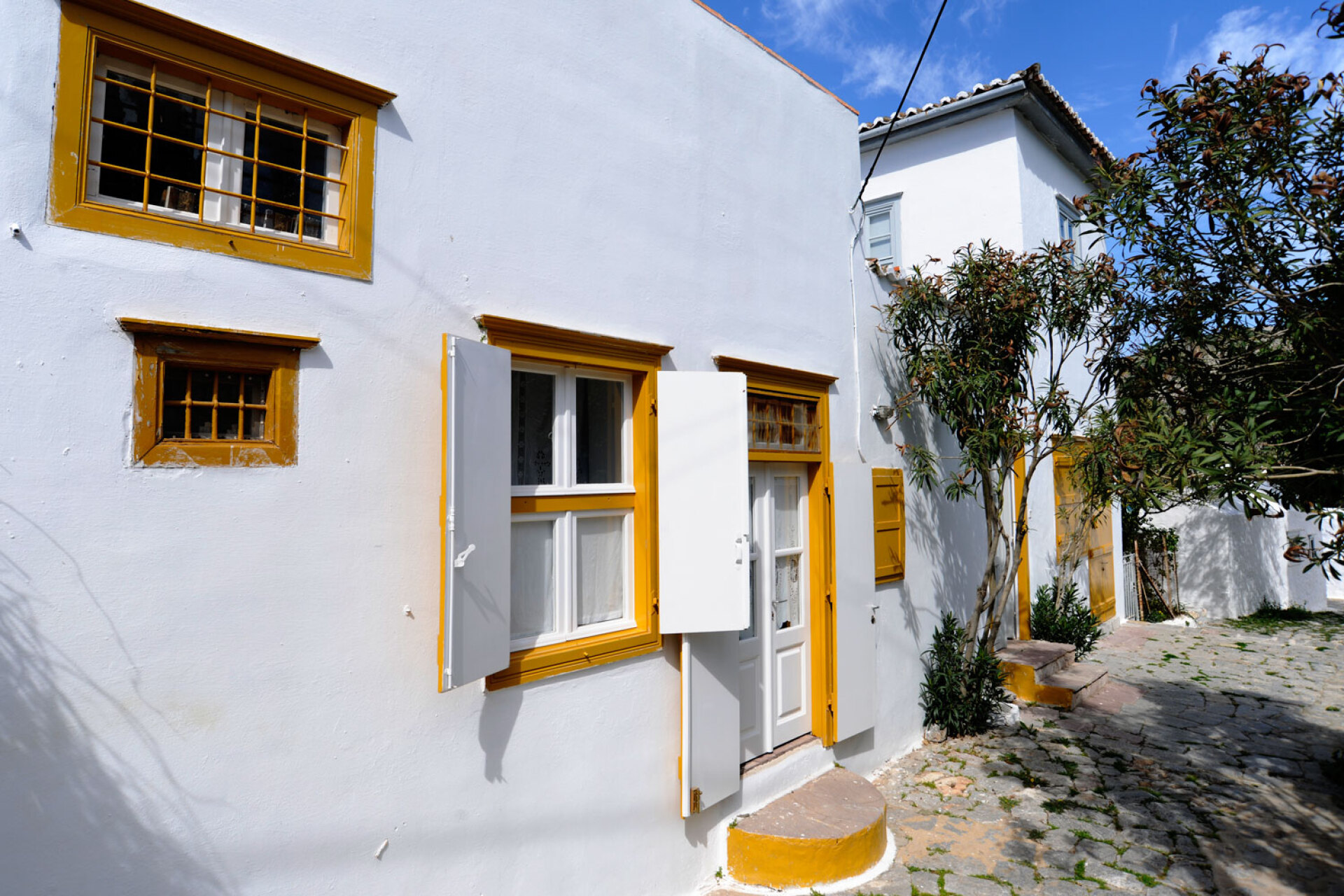 Στην Οικία και Ατελιέ Παναγίωτη Τέτση