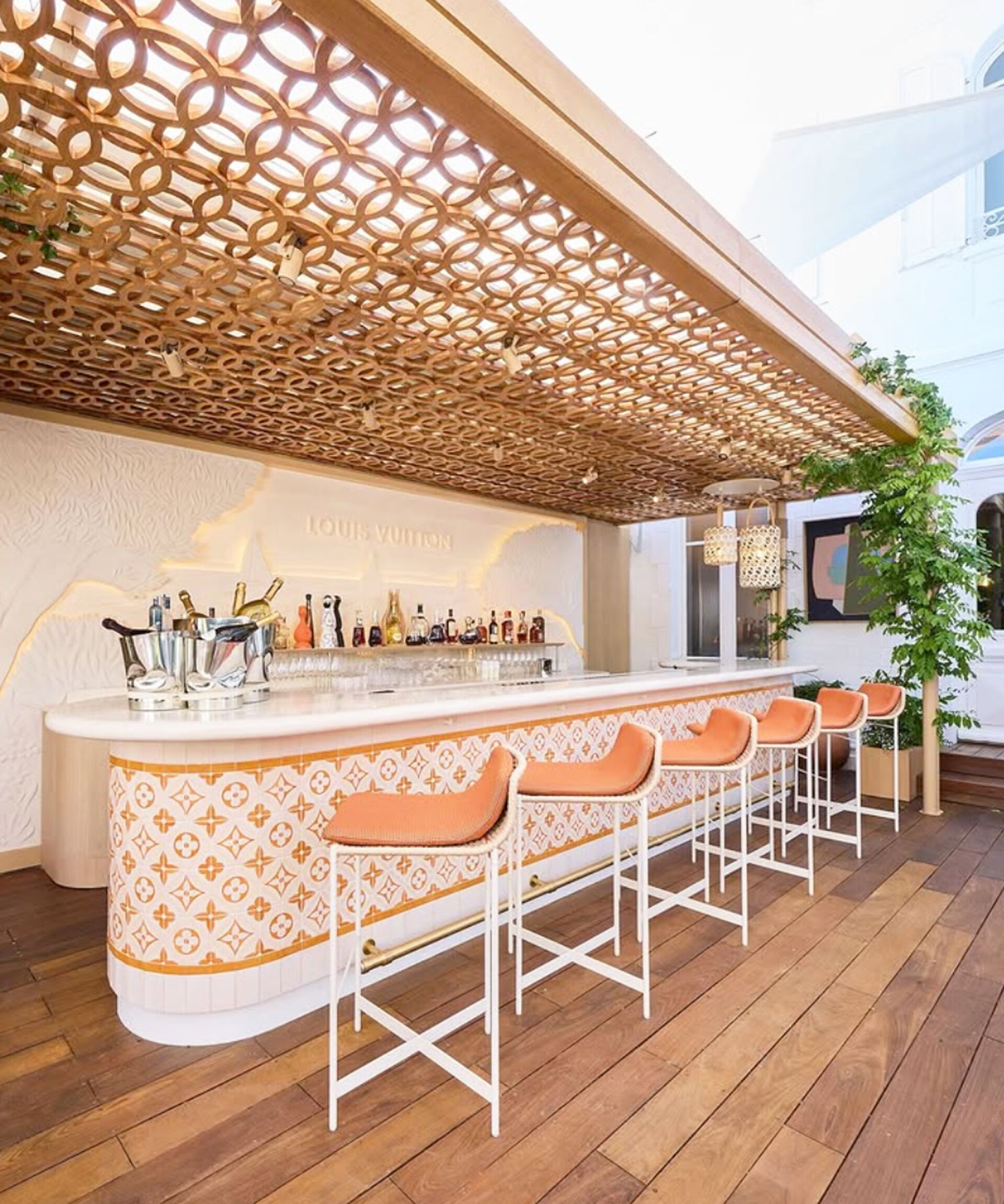 Cafe White 1921 Restaurant, Σεν Τροπέ