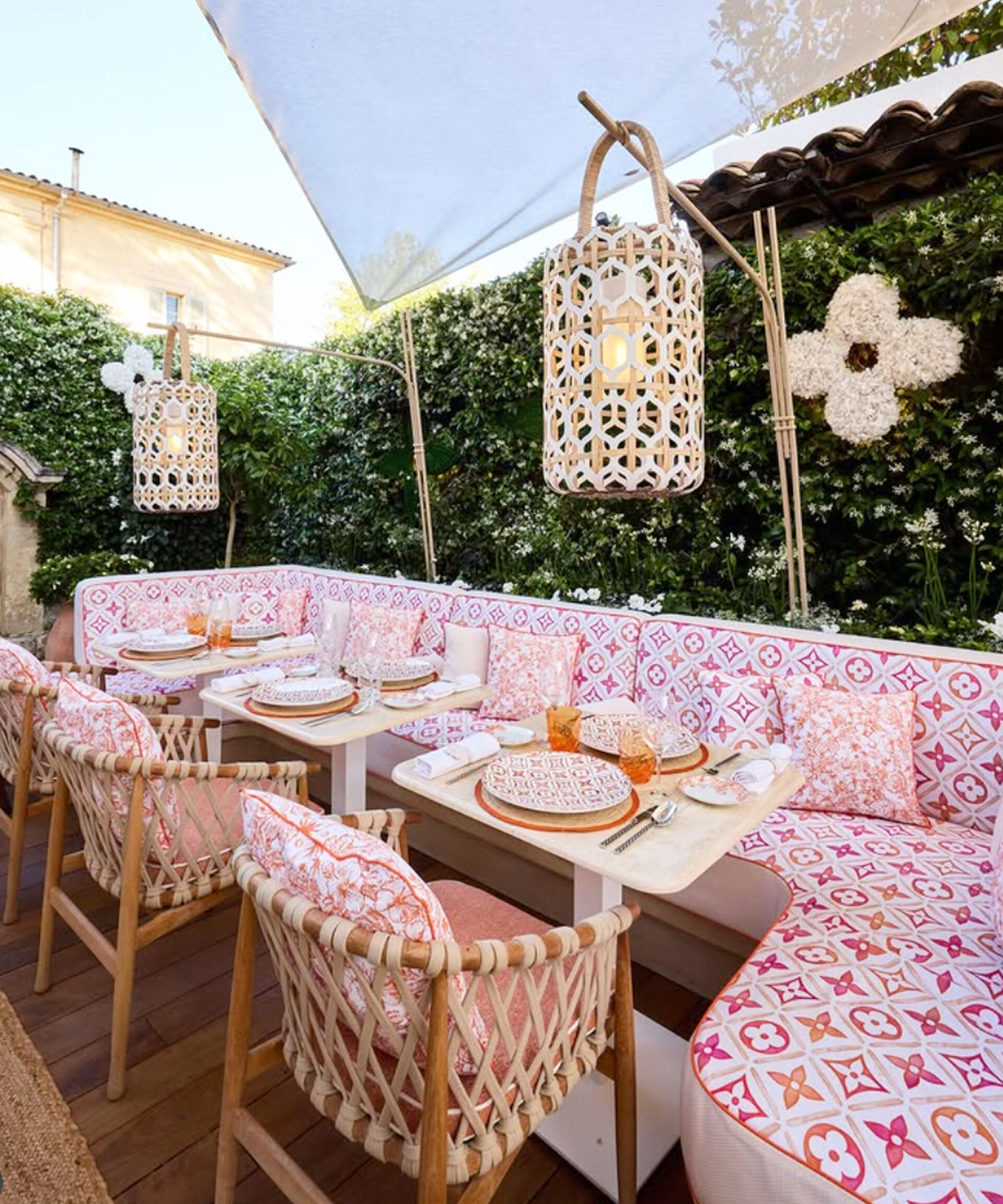 Cafe White 1921 Restaurant, Σεν Τροπέ