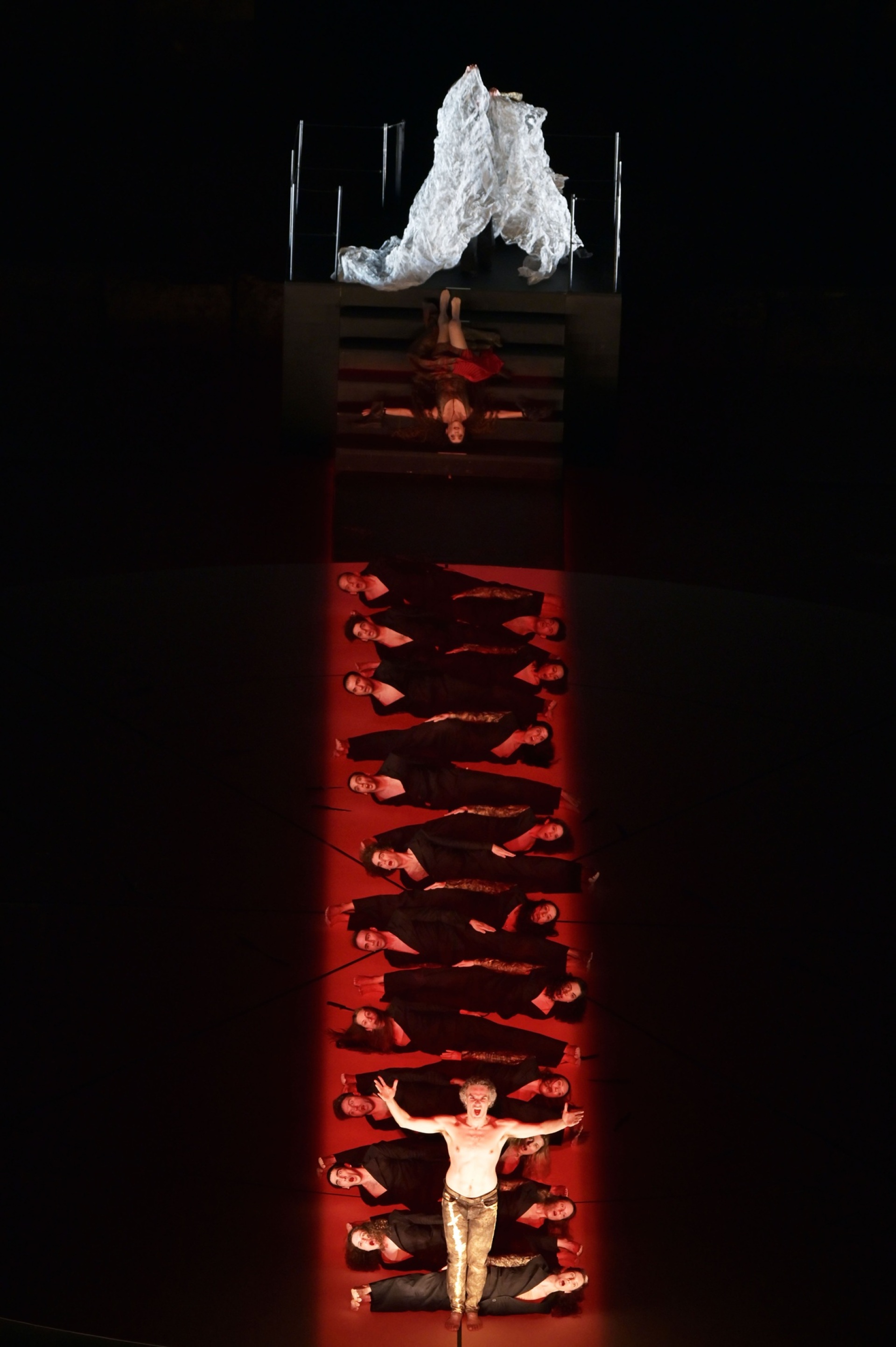 Ο Σάββας Στρούμπος στον ρόλο του Αγαμέμνονα στην «Ορέστεια», σε σκηνοθεσία Θεόδωρου Τερζόπουλου