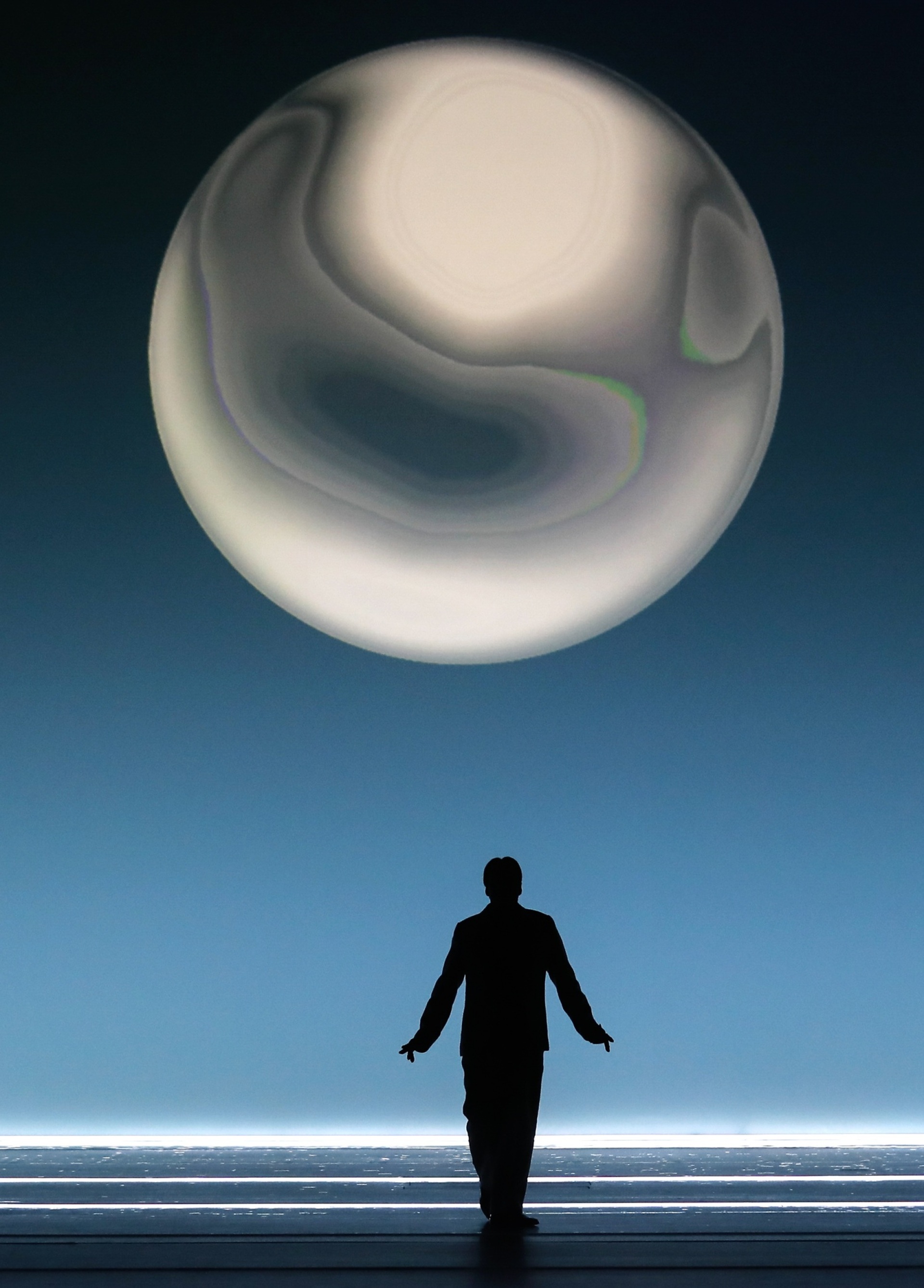 Ο Ρόμπερτ Γουίλσον σκηνοθετεί το ορατόριο «The Messiah» του  Georg Friedrich Händel , Gran Teatre del Liceu, Βαρκελώνη