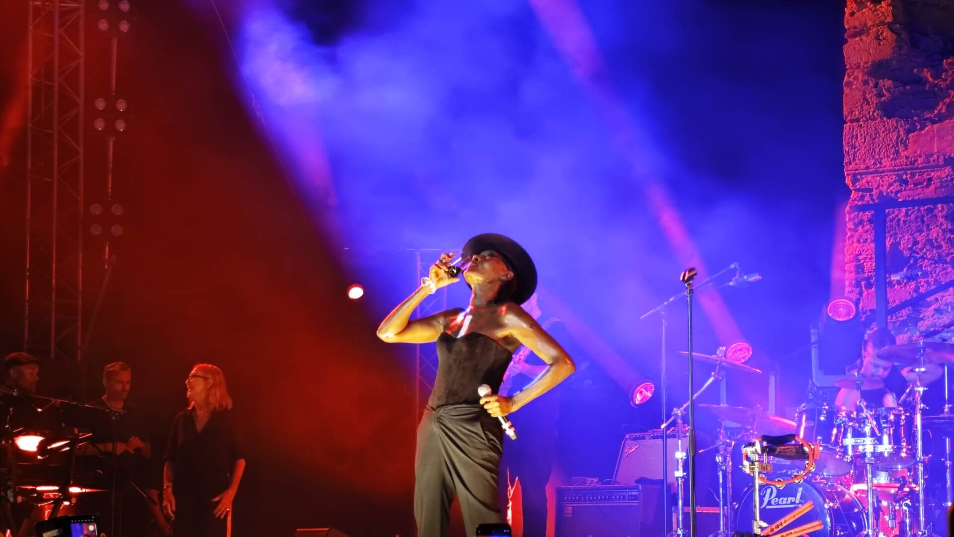 Η Grace Jones στον Λόφο της Σάνης