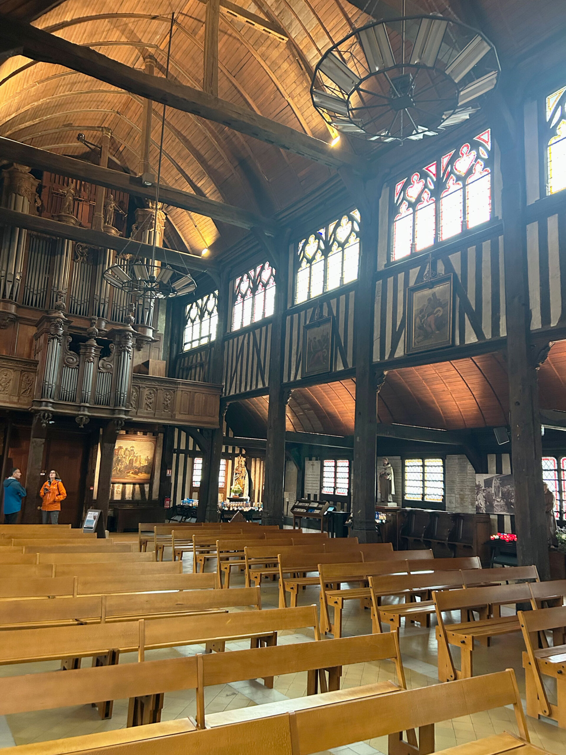 Στο δίκλιτο, ξύλινο ναό της Αγίας Αικατερίνης