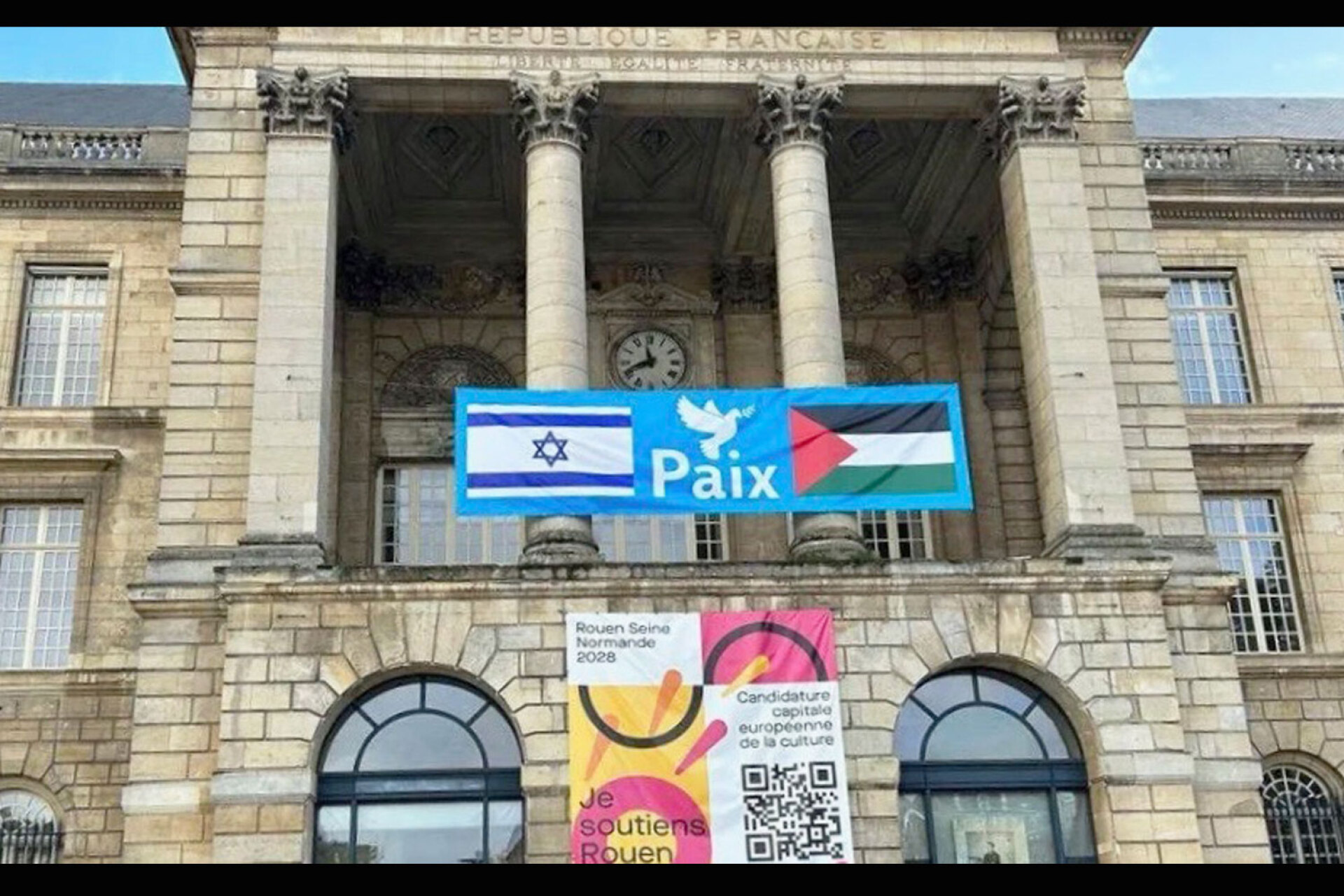 Το δημαρχείο της Ρουέν στέλνει μήνυμα ειρήνης