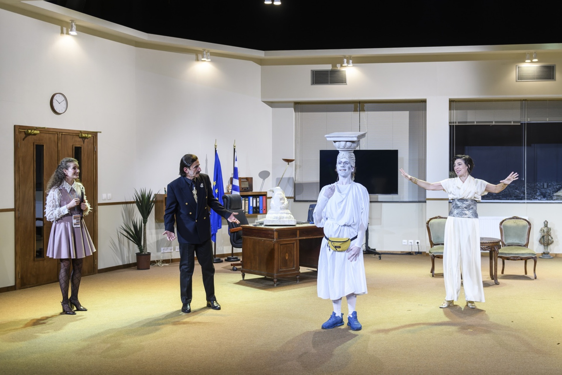 «Καρυάτιδα!» του Γιώργου Καπουτζίδη στο θέατρο Κάππα