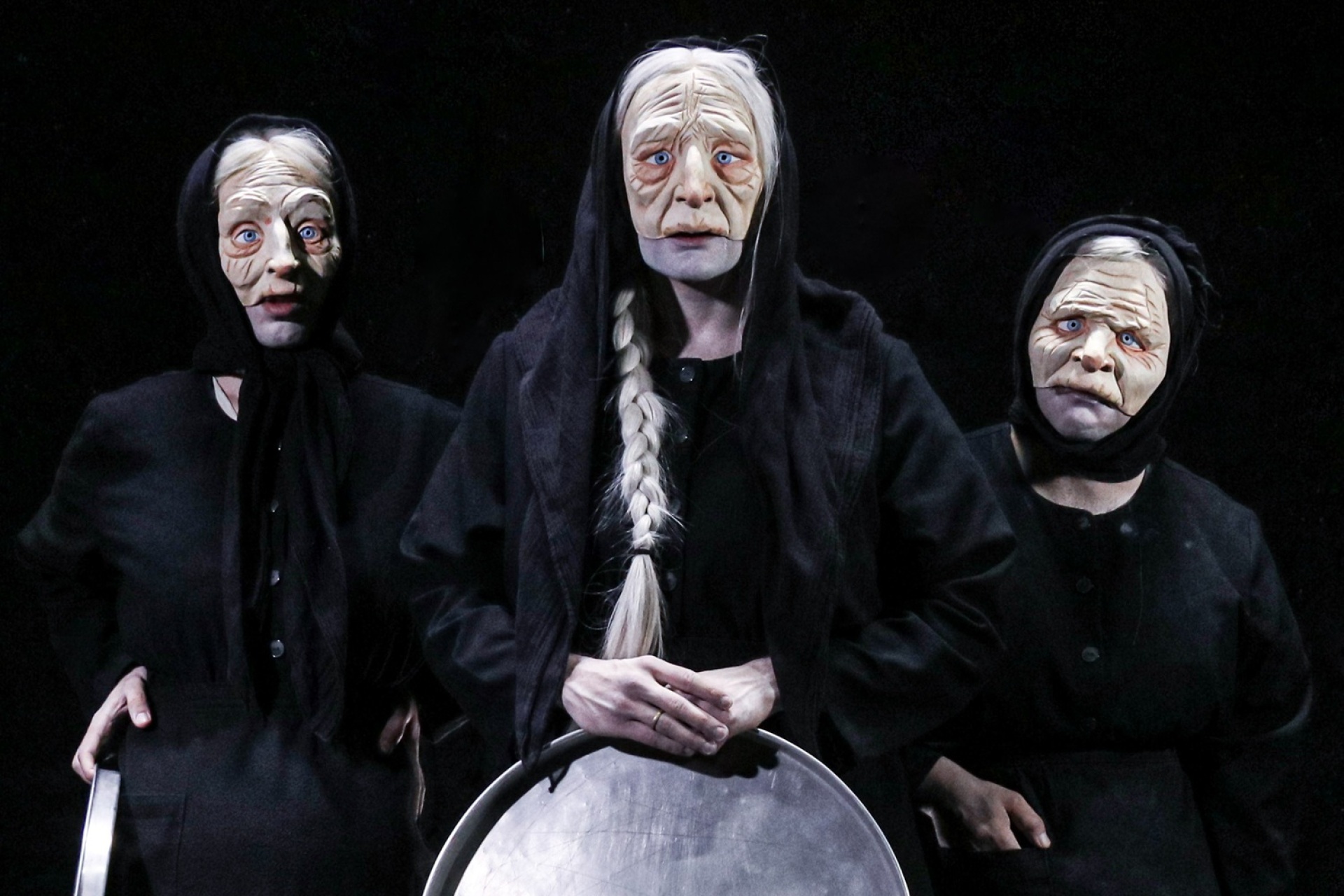 «Οι γριές μαζεύουν την τσουκνίδα», Θέατρο Σταθμός