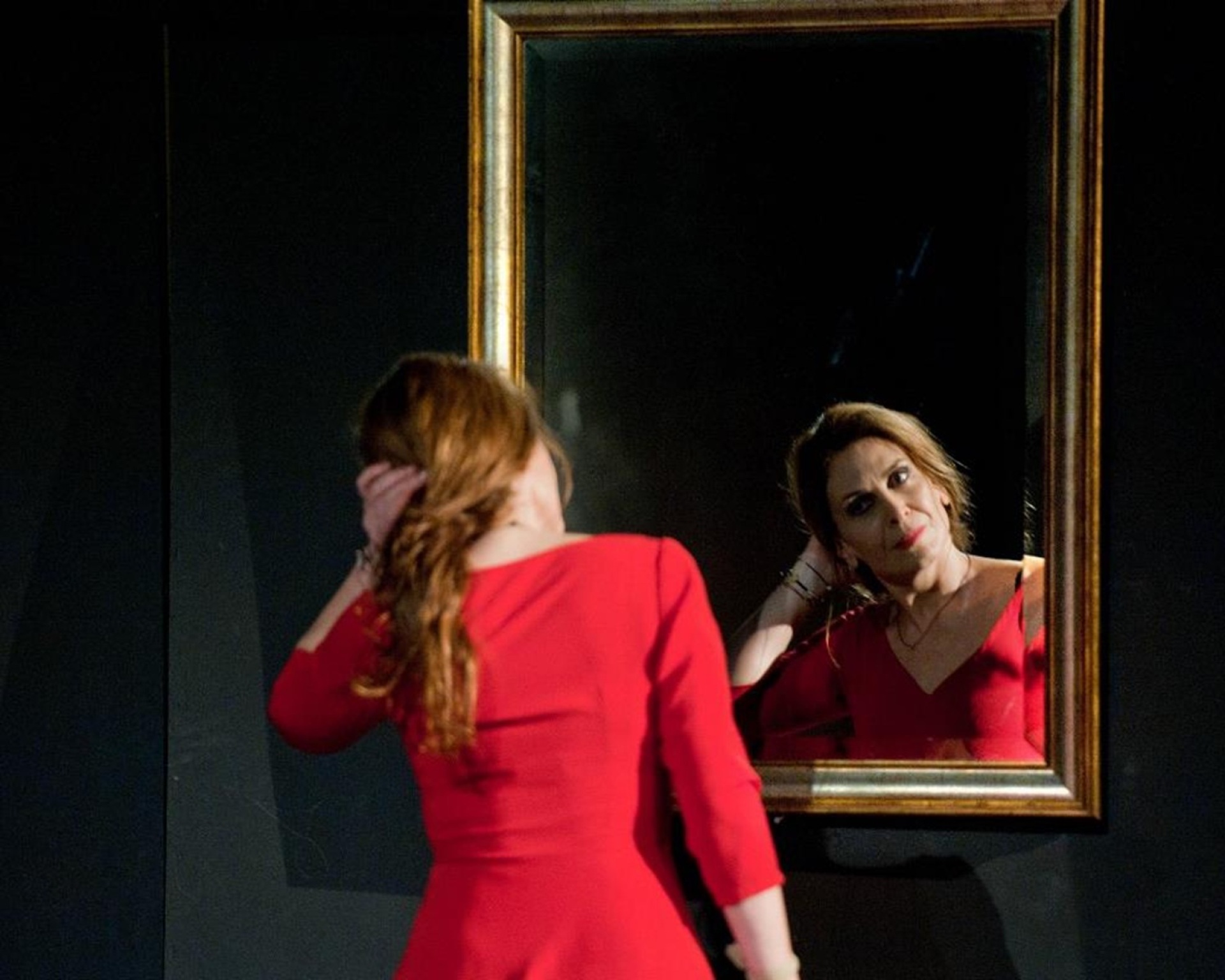 «Η πόρνη από πάνω», Ακάδημος