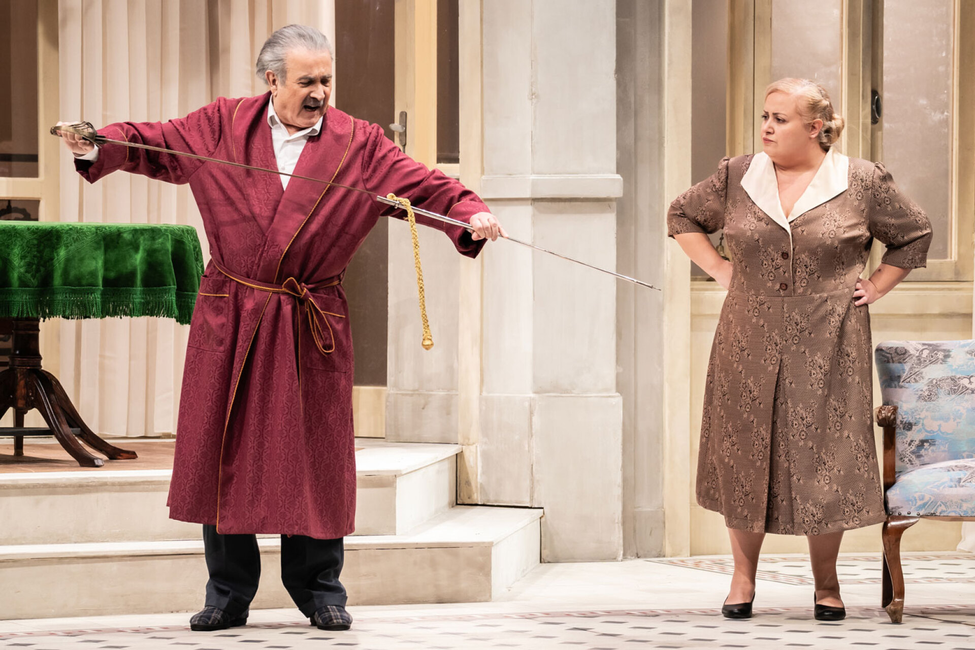 «Ένας ήρωας με παντούφλες», Βέμπο