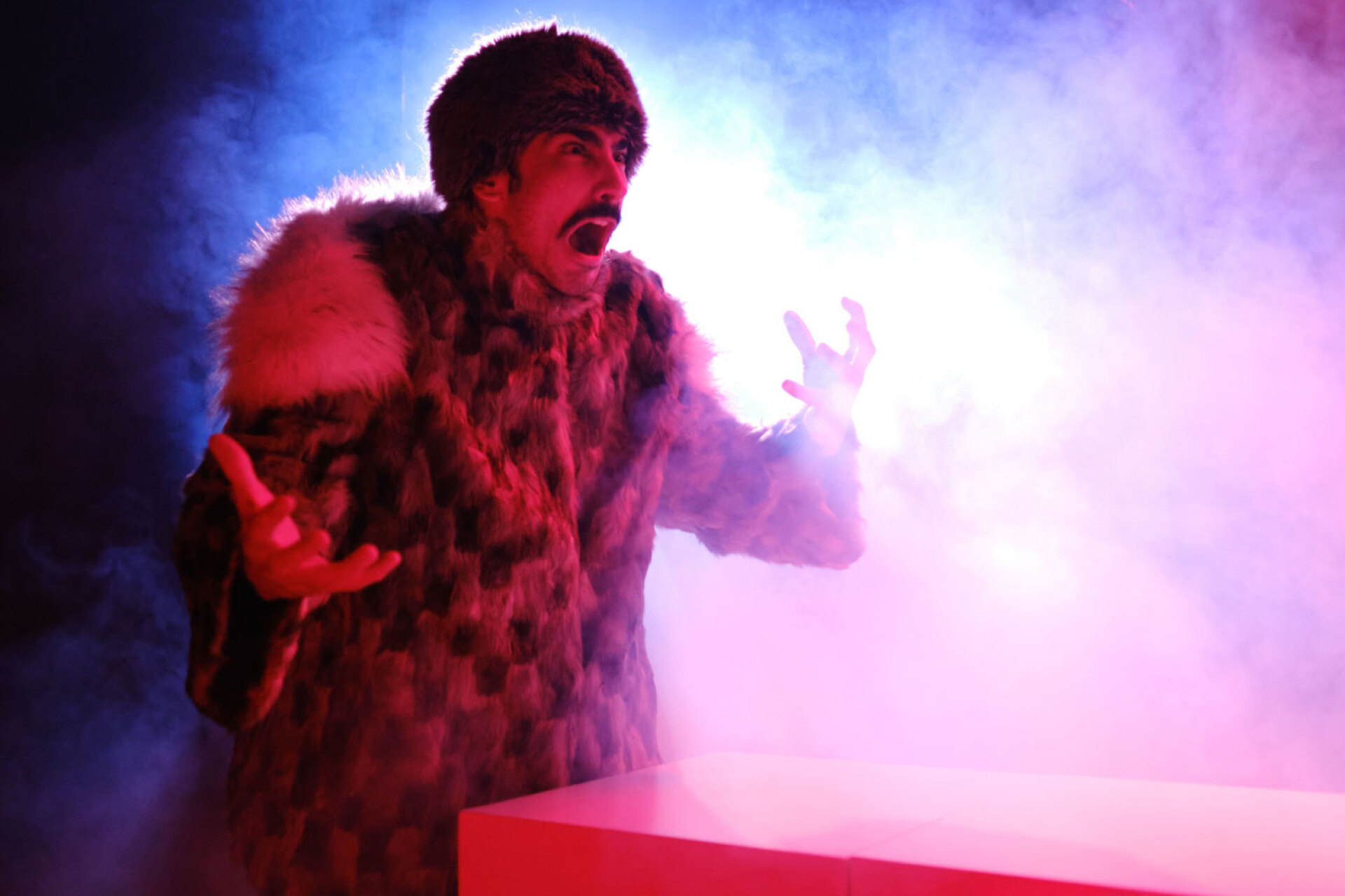 «Ιβάν εναντίον Ιβάν», Θέατρο του Νέου Κόσμου