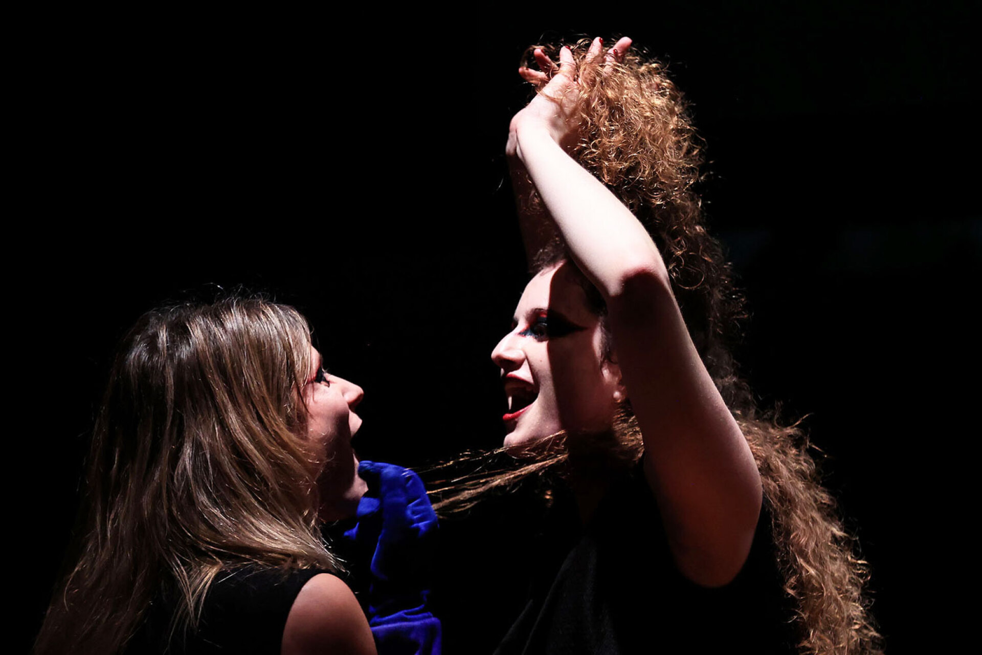 «Οι δούλες», Άττις Νέος Χώρος