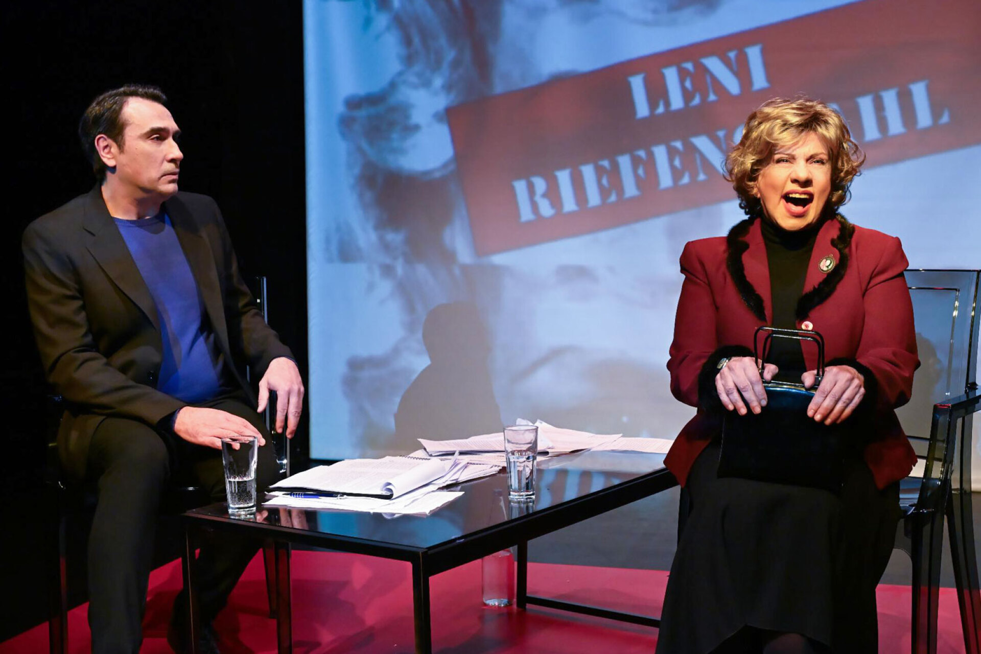 «Η Λένι Ρίφενσταλ κοιμάται τα βράδια;», Μικρός Κεραμεικός