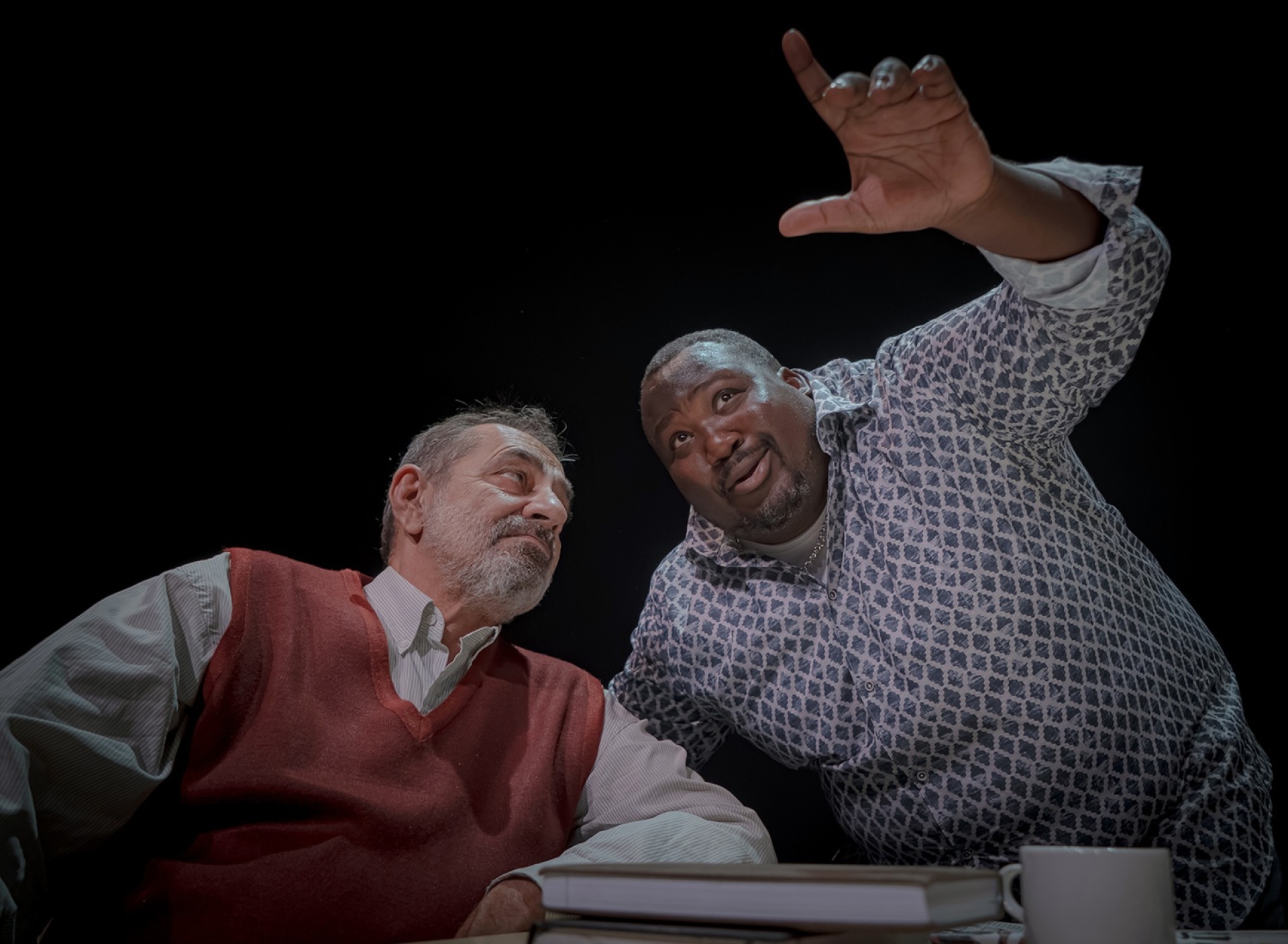 «Άσπρο-μαύρο», Επί Κολωνώ