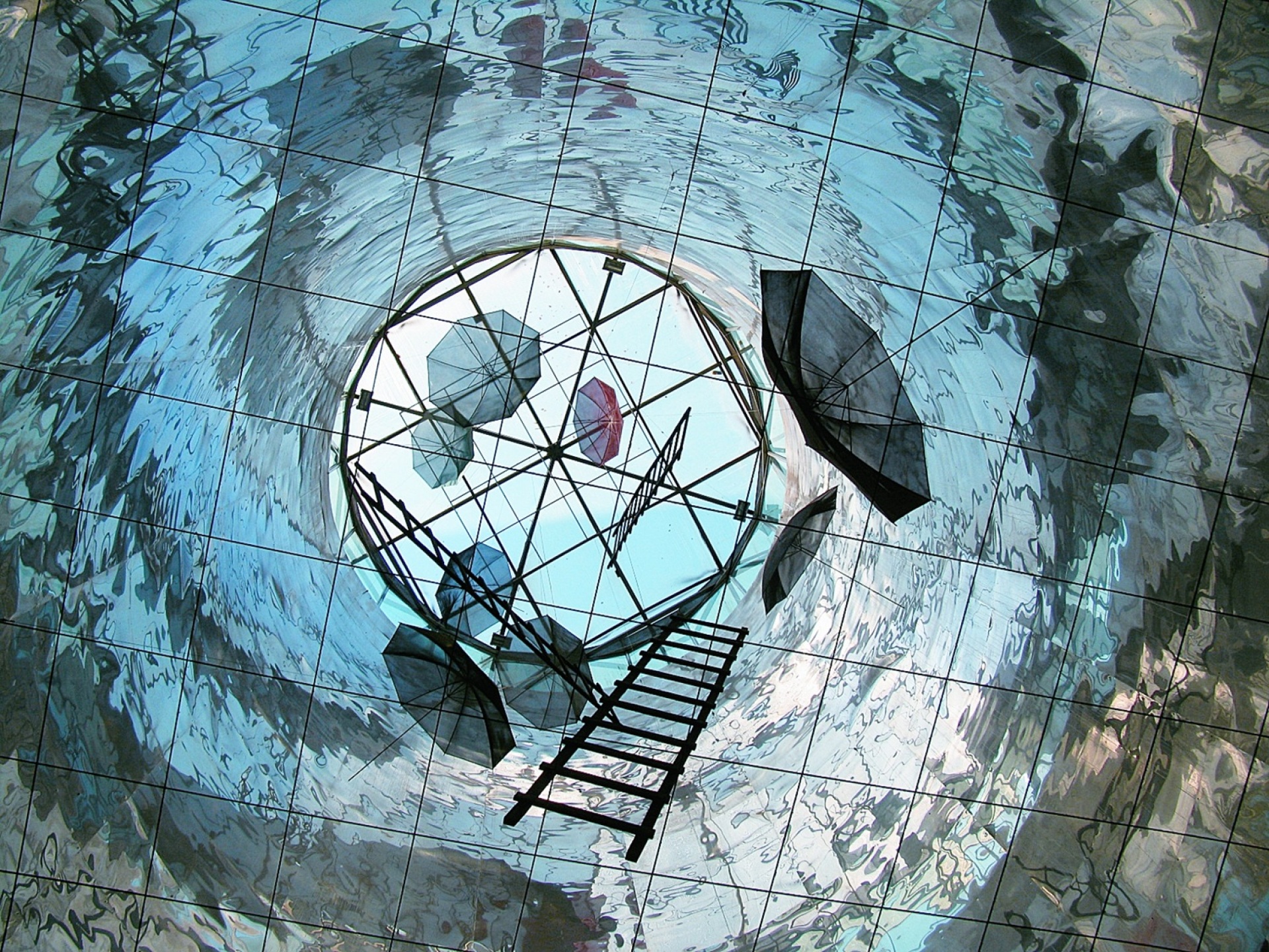 Οι Ομπρέλες στο Αίθριο στην Πλατεία Συντάγματος