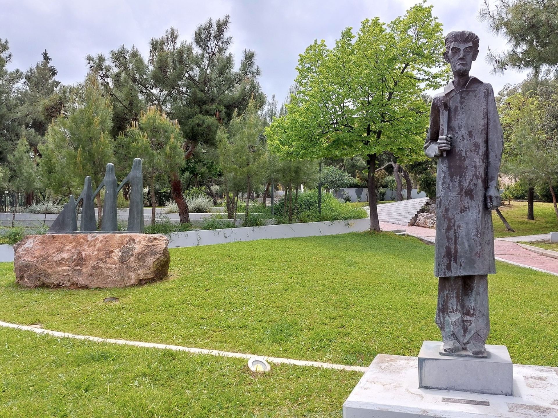 Η Υπαίθρια Γλυπτοθήκη στην Πλατεία Γεωργίου Ζογγολόπουλου στο Ψυχικό