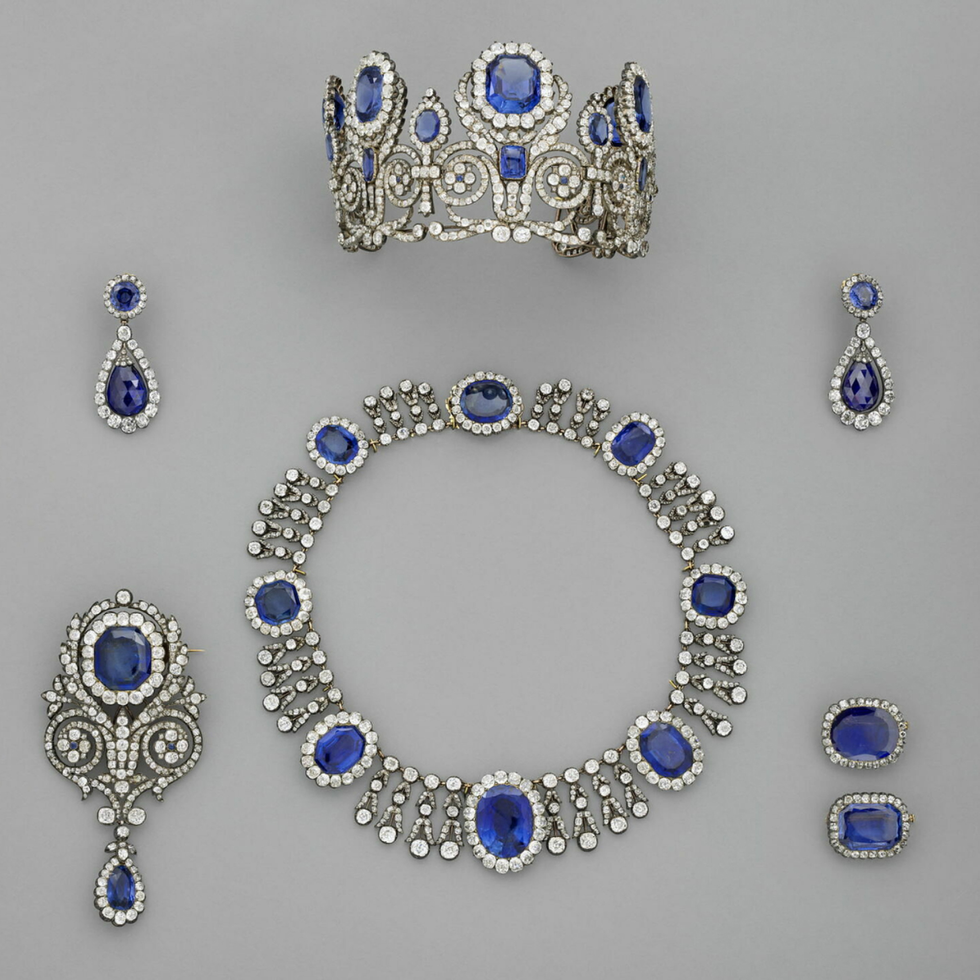 Το ζαφειρένιο σετ της βασίλισσας Μαρίας-Αμελίας και της βασίλισσας Ορτάνς