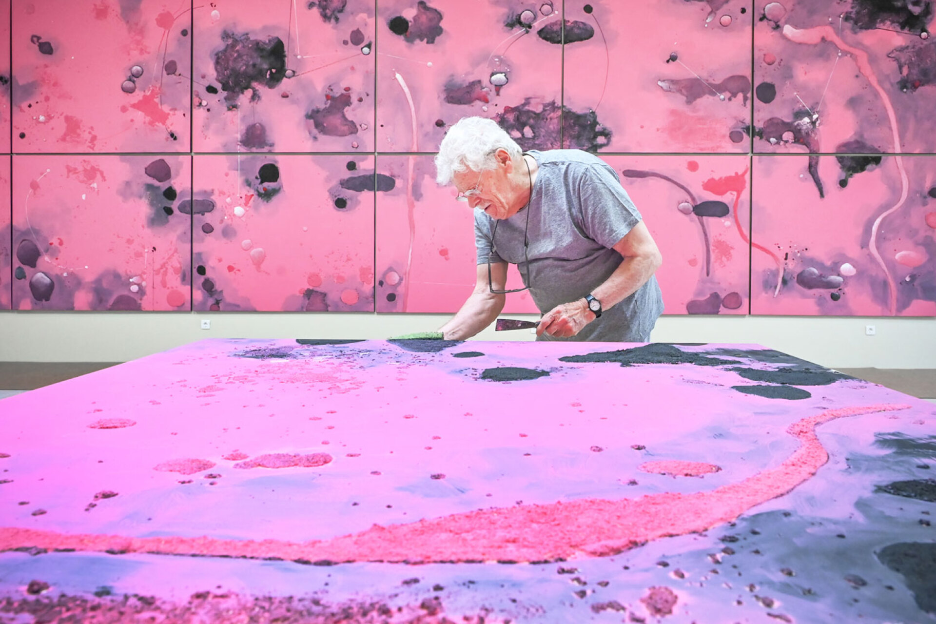 Κώστας Τσόκλης: Κατά τη δημιουργία του έργου «Δέος 2025», καλοκαίρι 2024, Τήνος