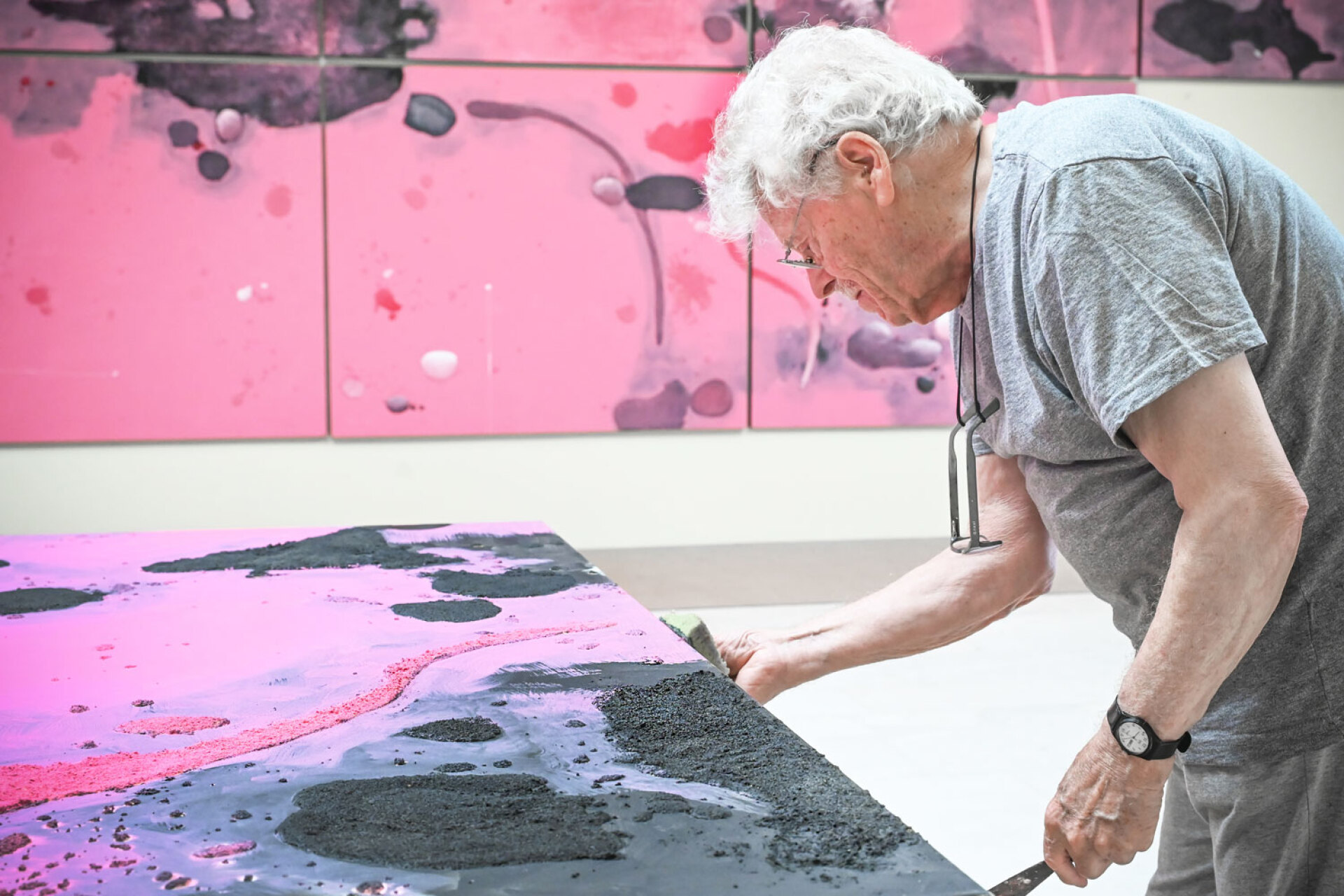 Κώστας Τσόκλης: Κατά τη δημιουργία του έργου «Δέος 2025», καλοκαίρι 2024, Τήνος