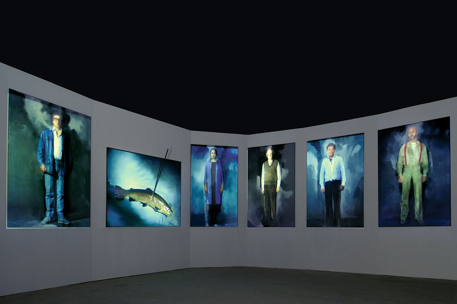 Κώστας Τσόκλης: «Καμακωμένο ψάρι και 5 πορτρέτα», Ζωντανή Ζωγραφική, Ελληνικό περίπτερο στην Μπιενάλε της Βενετίας, 1986