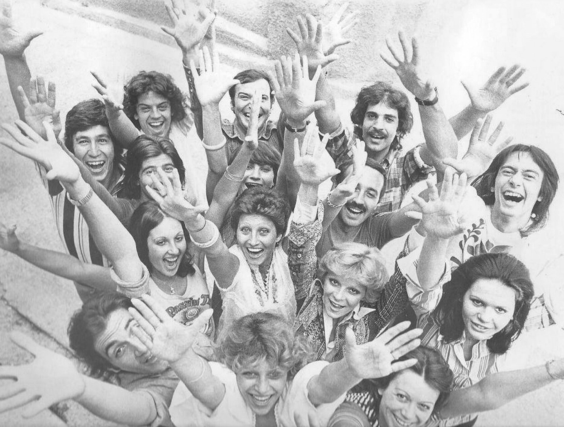 1976, Αφίσα για τη «Μέδουσα». Διακρίνονται: Γ. Μαρίνος, Β. Μπονάτσος, Μαρίνα, Σ. Χρήστου, Μ. Λιαπίκου, Κ. Παπαδημητρίου, Σ. Πετρίδου, Ζ. Στυλιανάκη, Π. Ματαράγκας, Σ. Τζάκος, Π. Δούρβας, Β. Τσεσμελής, Θ. Αλεξάνδρης, Π. Μέντης