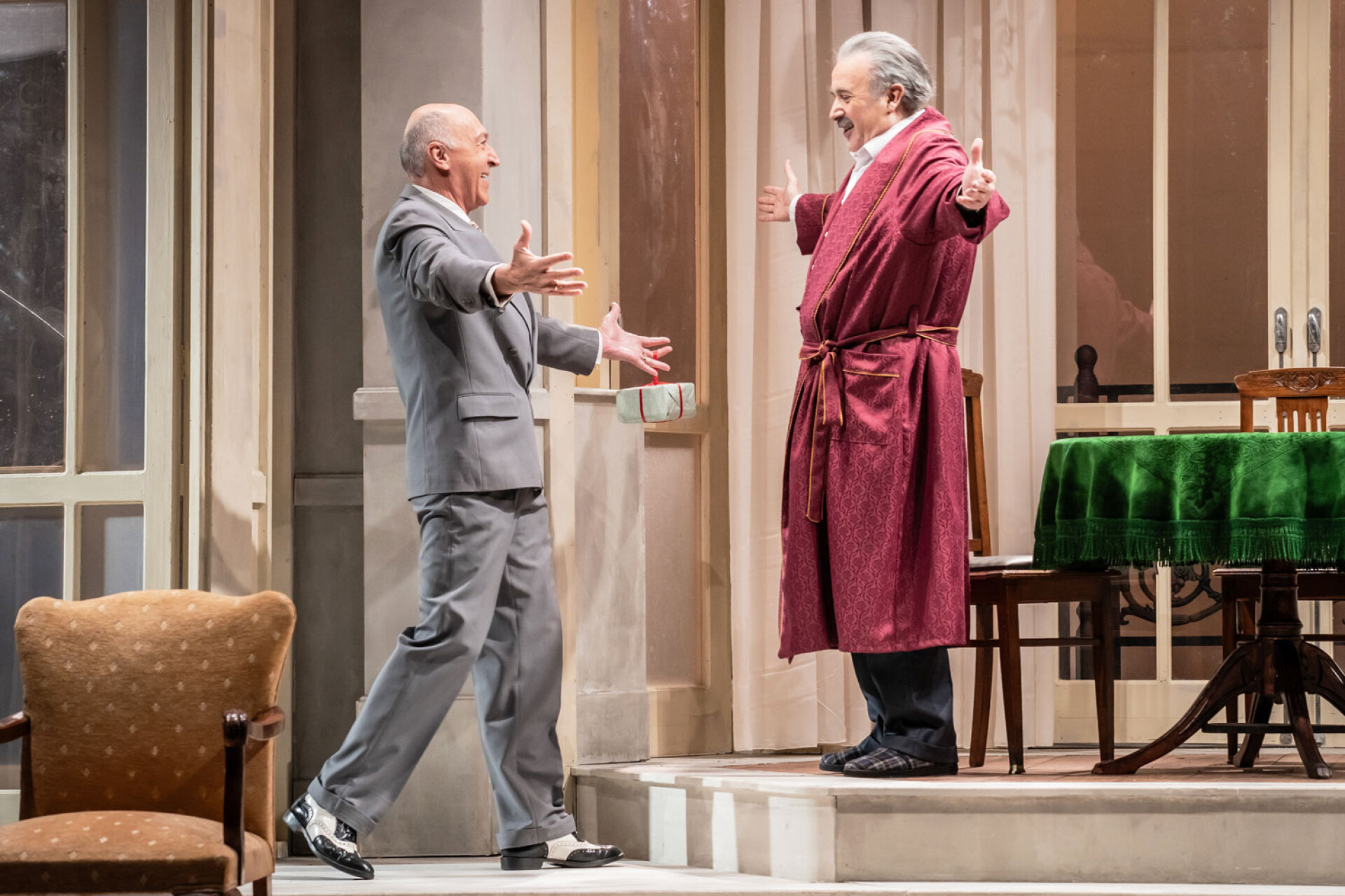 Ένας ήρωας με παντούφλες | Λάκης Λαζόπουλος, Παύλος Ορκόπουλος