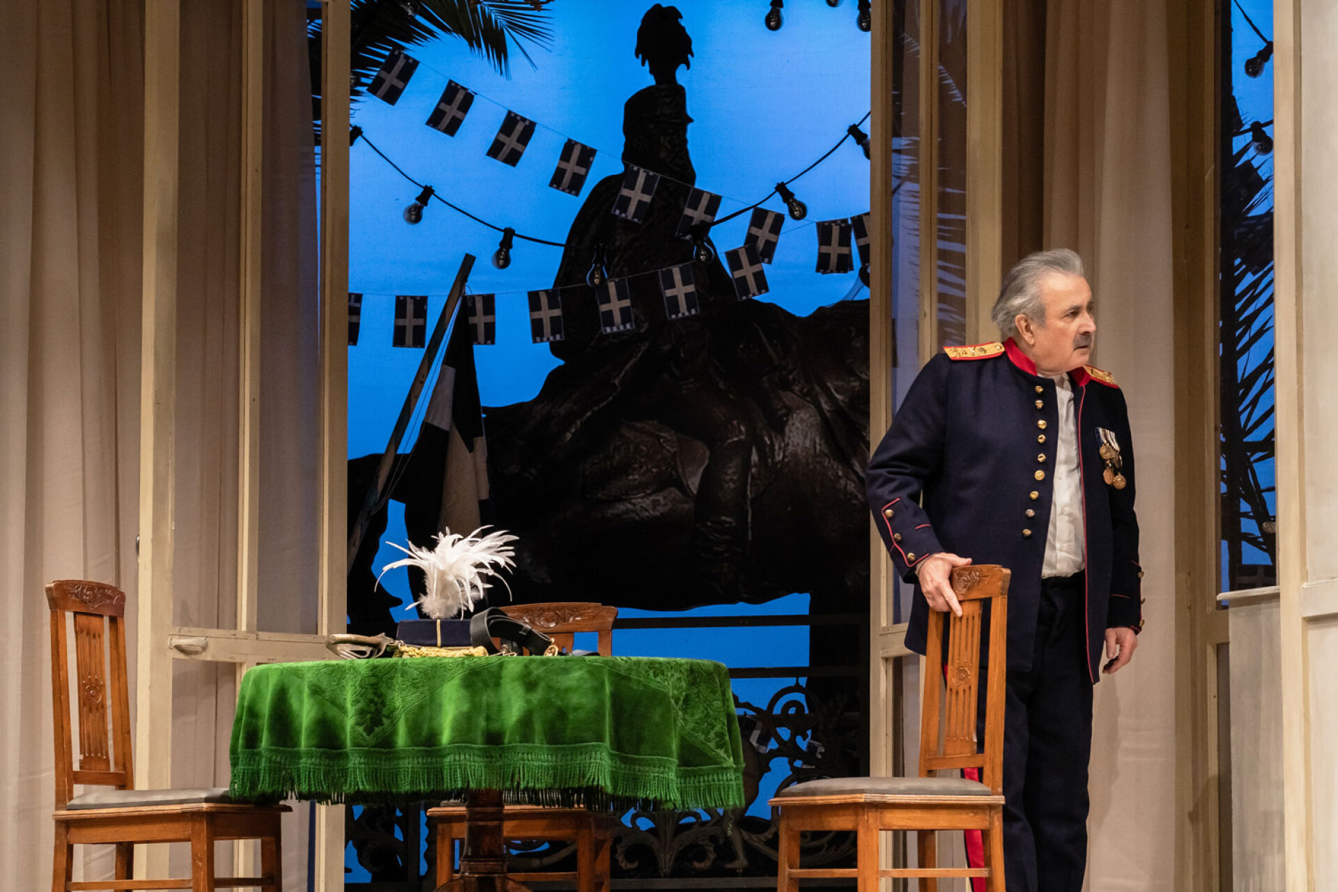 Ένας ήρωας με παντούφλες | Λάκης Λαζόπουλος