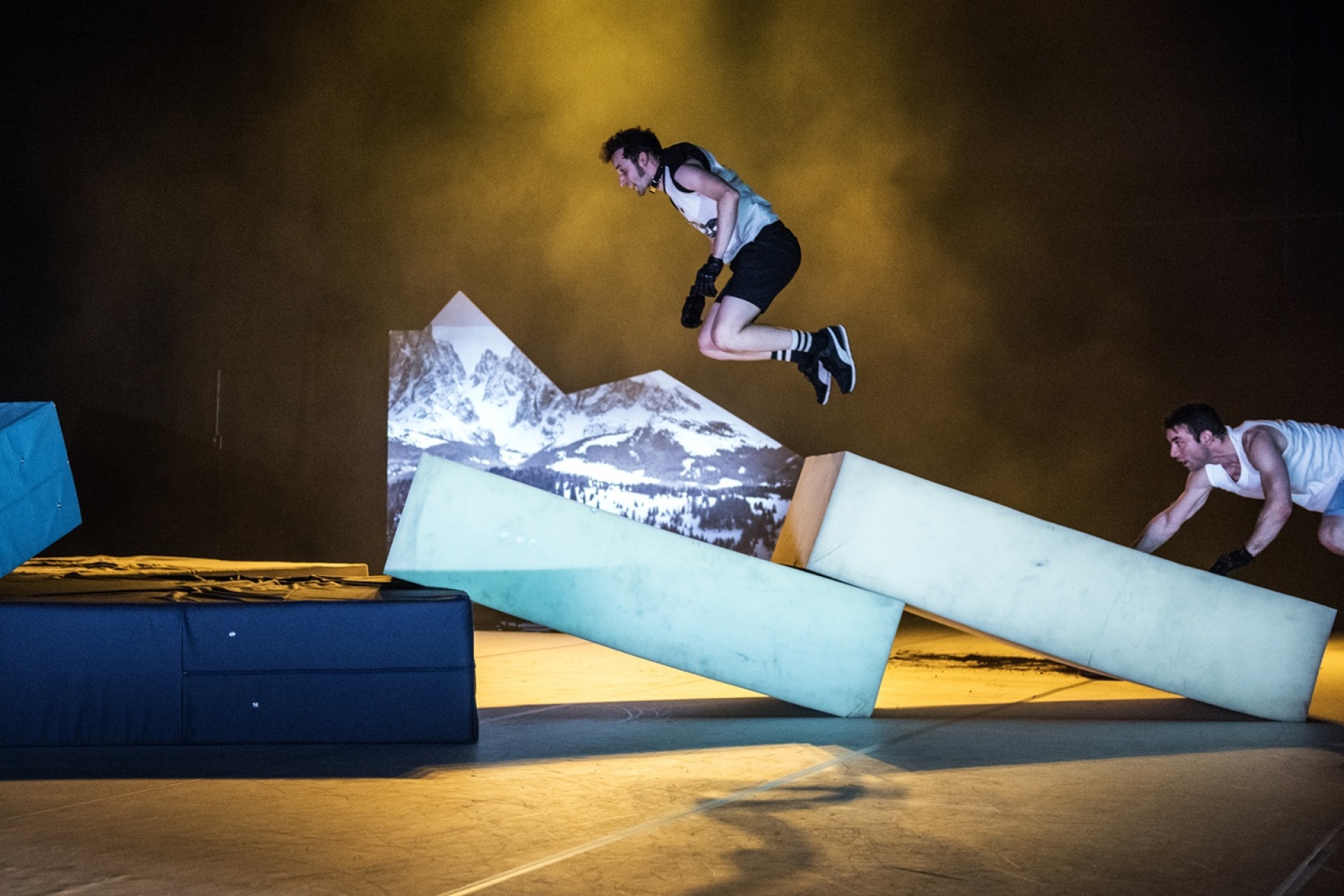 Τα σκυλιά του Ανέστη Αζά επιστρέφουν στο Δίπυλον