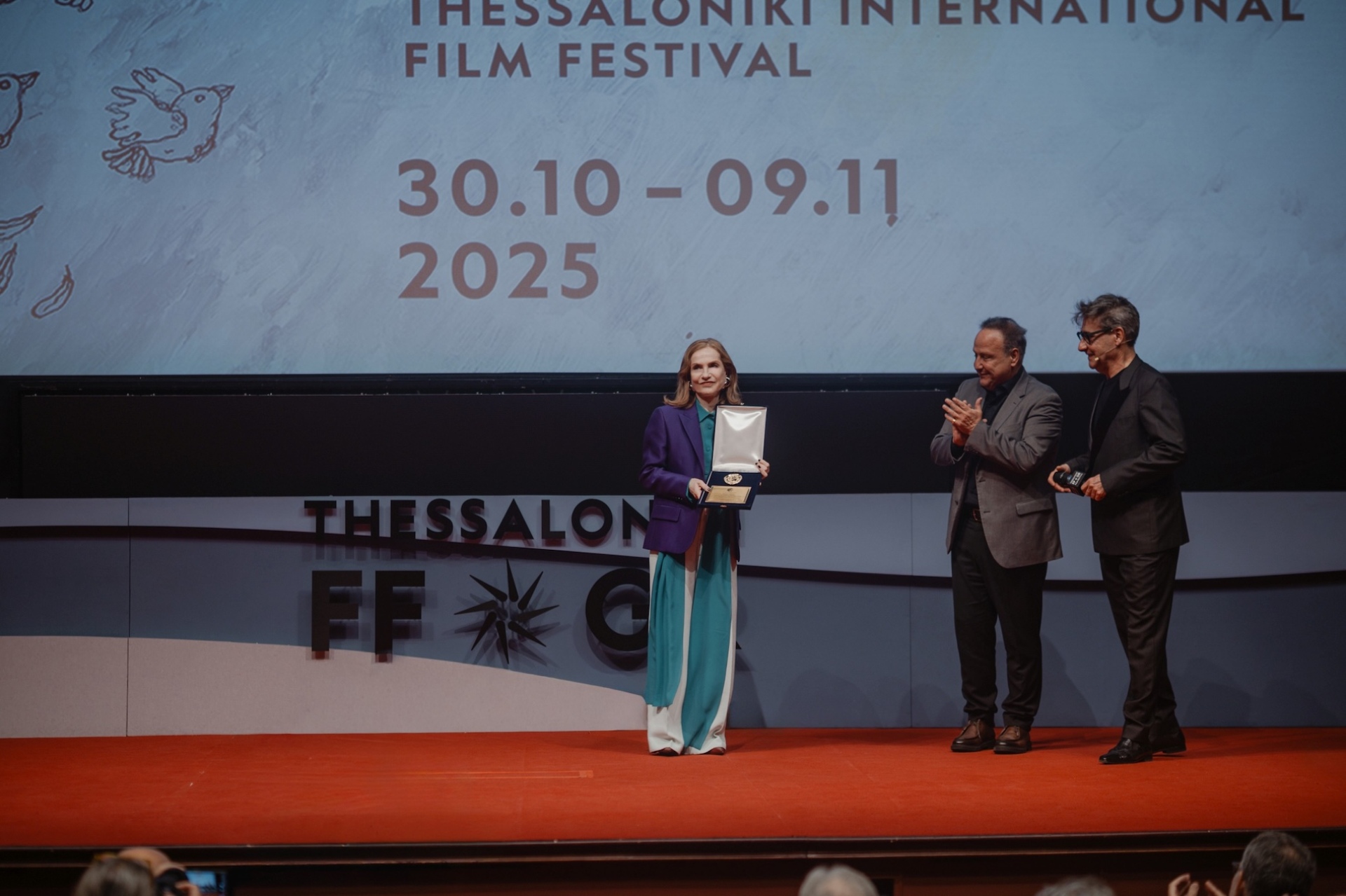 Στιγμιότυπο από τη βράβευση της Ιζαμπέλ Ιπέρ