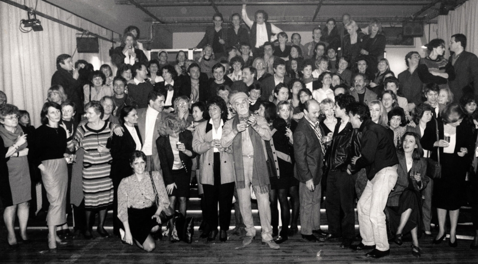 Théâtre des Cinquante: Ήταν ένα μικρό θέατρο/εργαστήριο υποκριτικής που ίδρυσε ο Ανδρέας Βουτσινάς στο Παρίσι τη δεκαετία του ’70–’80. Το όνομα σημαίνει «Θέατρο των Πενήντα», γιατί δημιουργήθηκε μαζί με μια ομάδα περίπου 50 ηθοποιών/μαθητών του