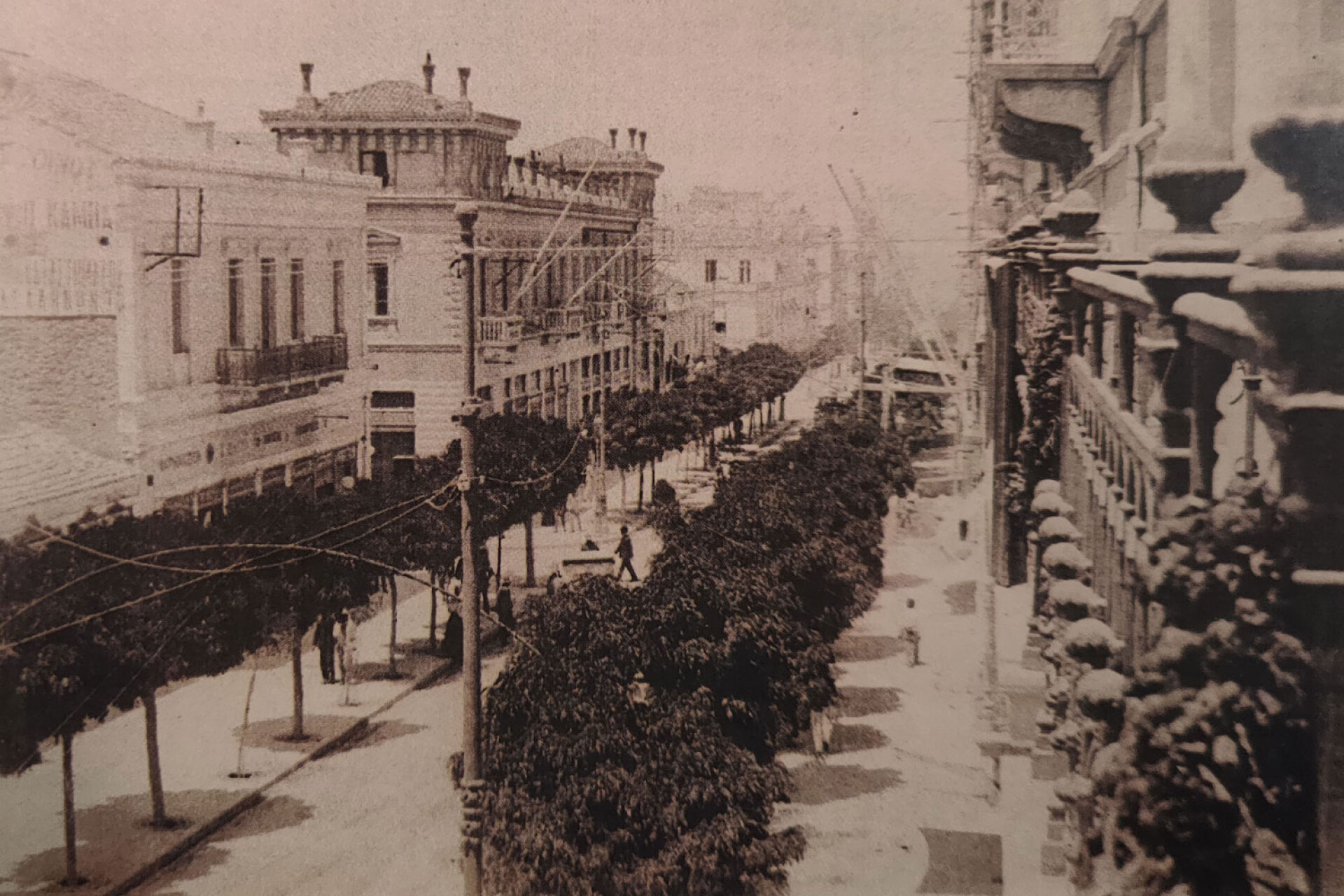 Ένα καλοκαιρινό μεσημέρι στη Σταδίου, 1905