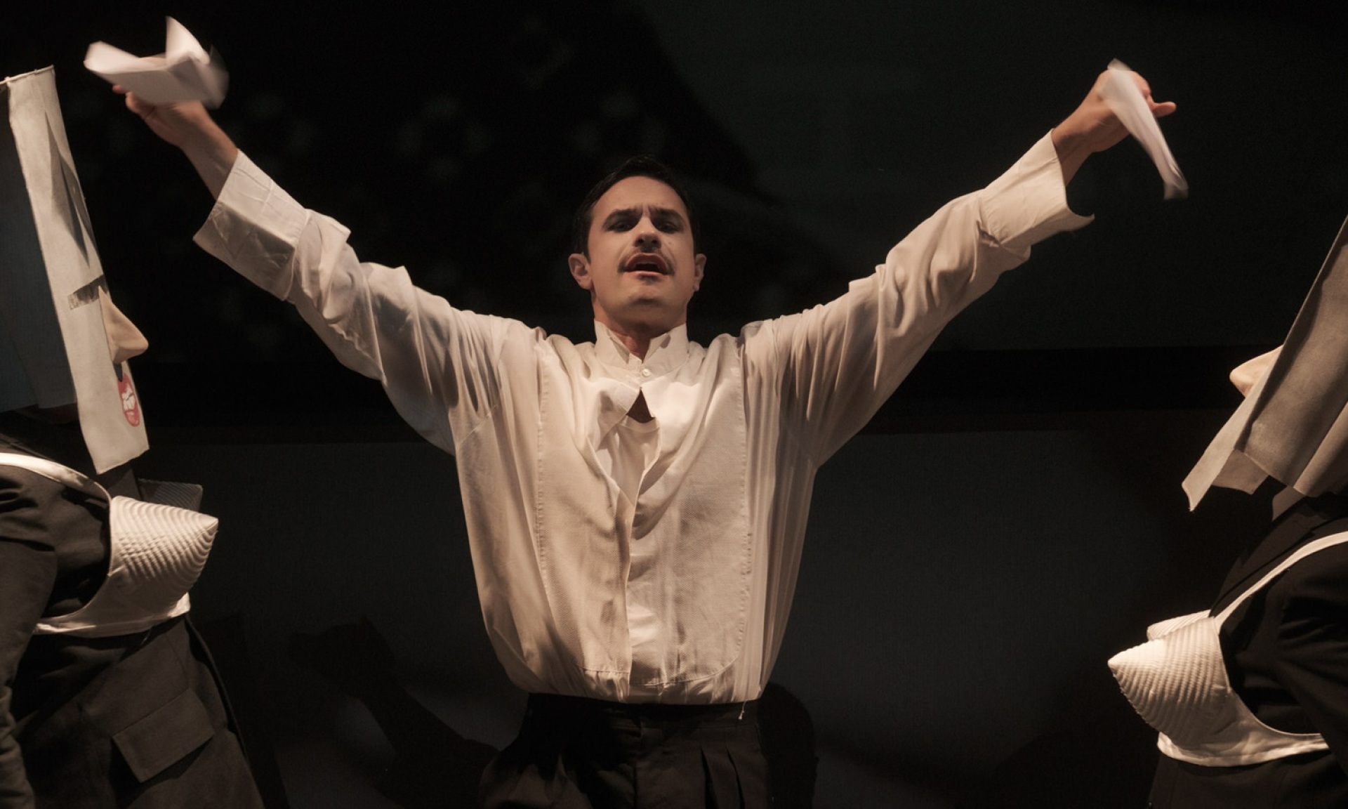 Εκείνος που έκλεψε τη μέρα και το πλήρωσε τη νύχτα, Νέο Θέατρο Κατερίνας Βασιλάκου