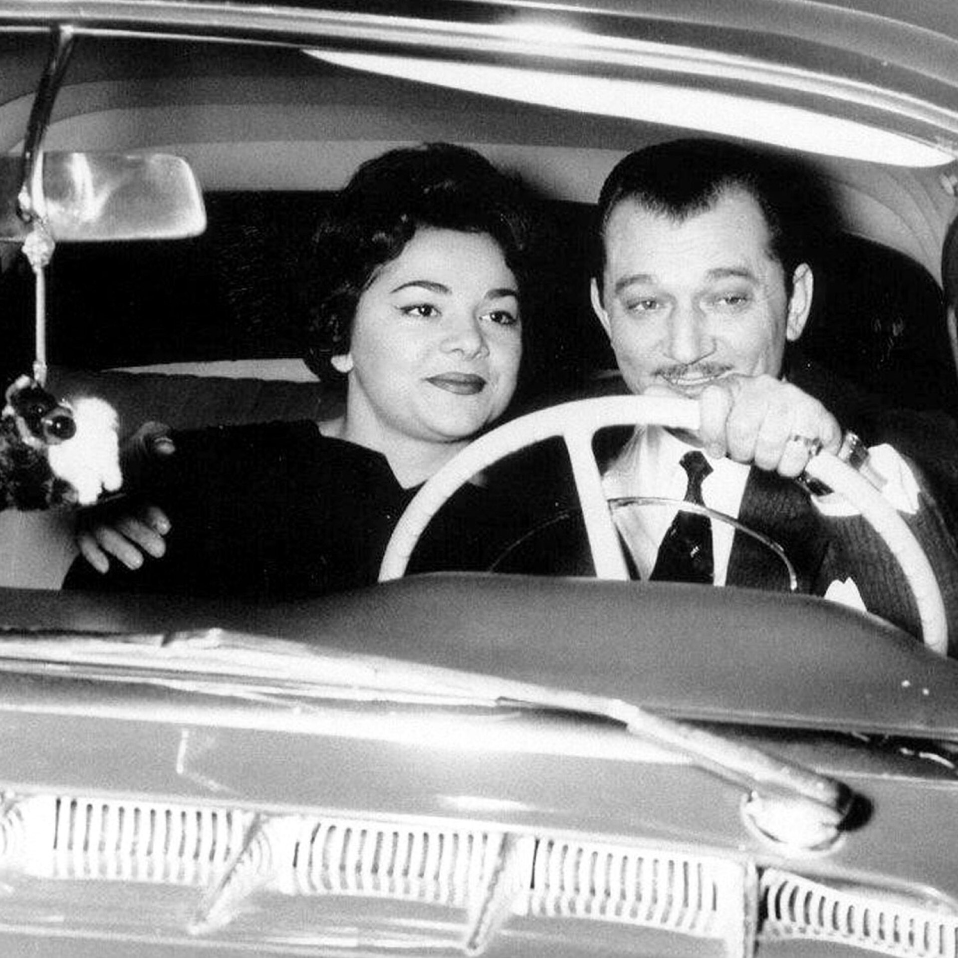 Μαίρη Λίντα, Μανώλης Χιώτης