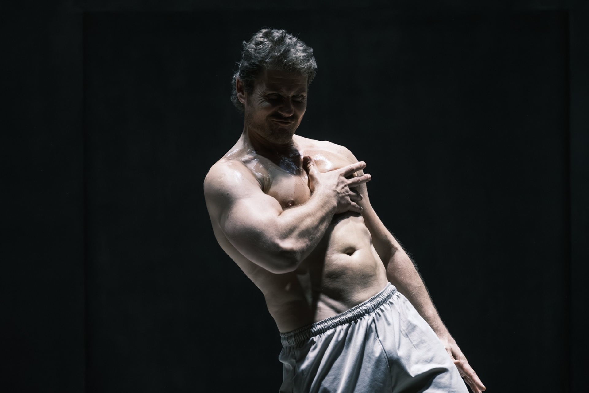 «Η τελευταία έξοδος- Ρίτα Χέιγουορθ», Άνεσις