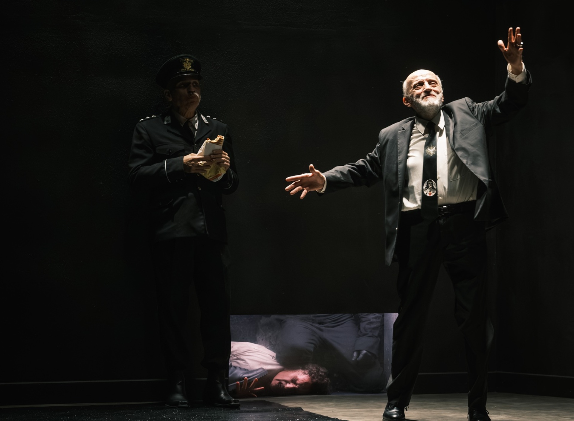 «Η τελευταία έξοδος- Ρίτα Χέιγουορθ», Άνεσις