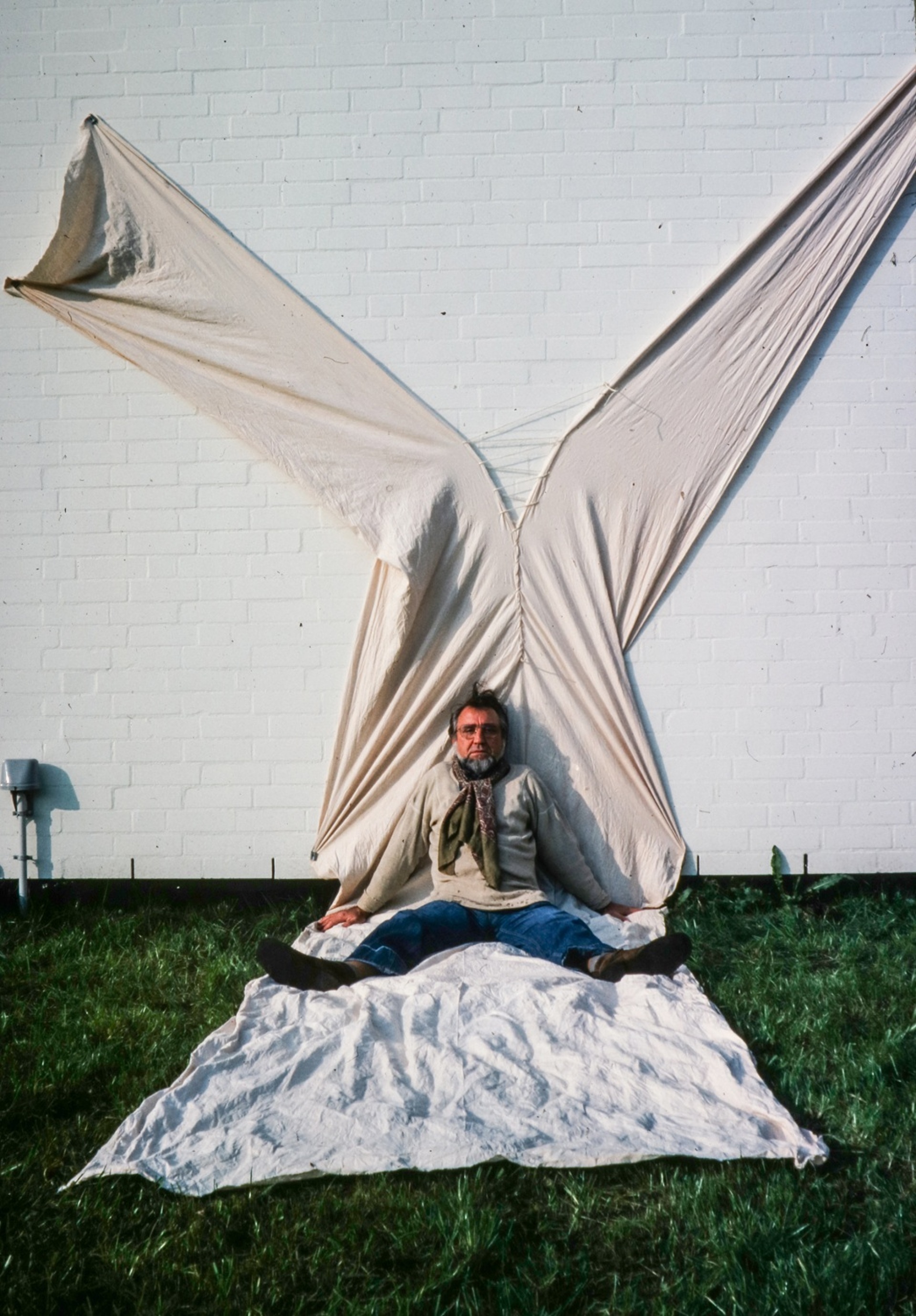 Ο Στάθης Λογοθέτης κατά την προετοιμασία του έργου E284 στο Worpswede της Γερμανίας, 1978-1979