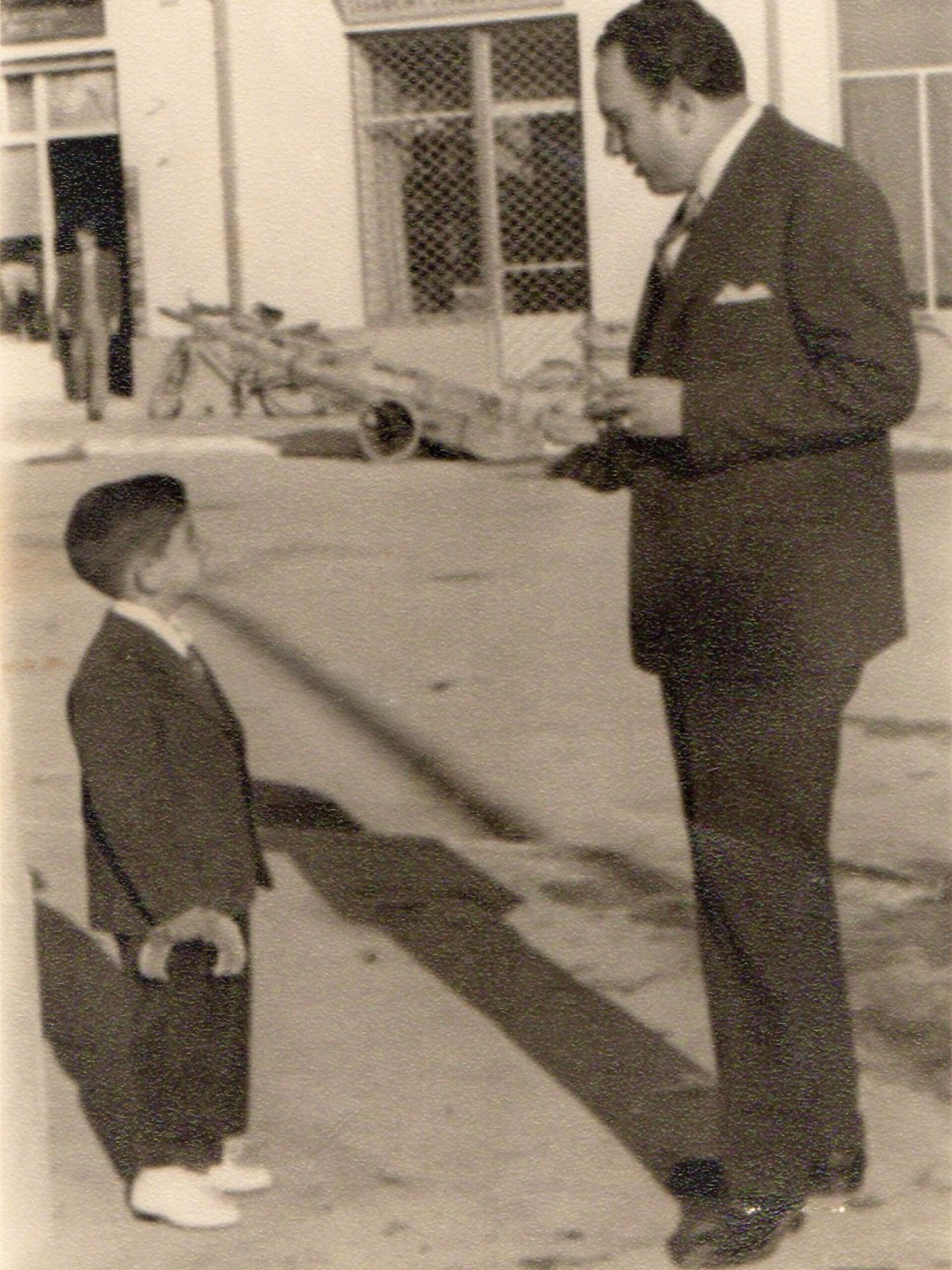 Άγγελος Παπαδημητρίου | Τρώω το κουλούρι μου με τον μπαμπά μου