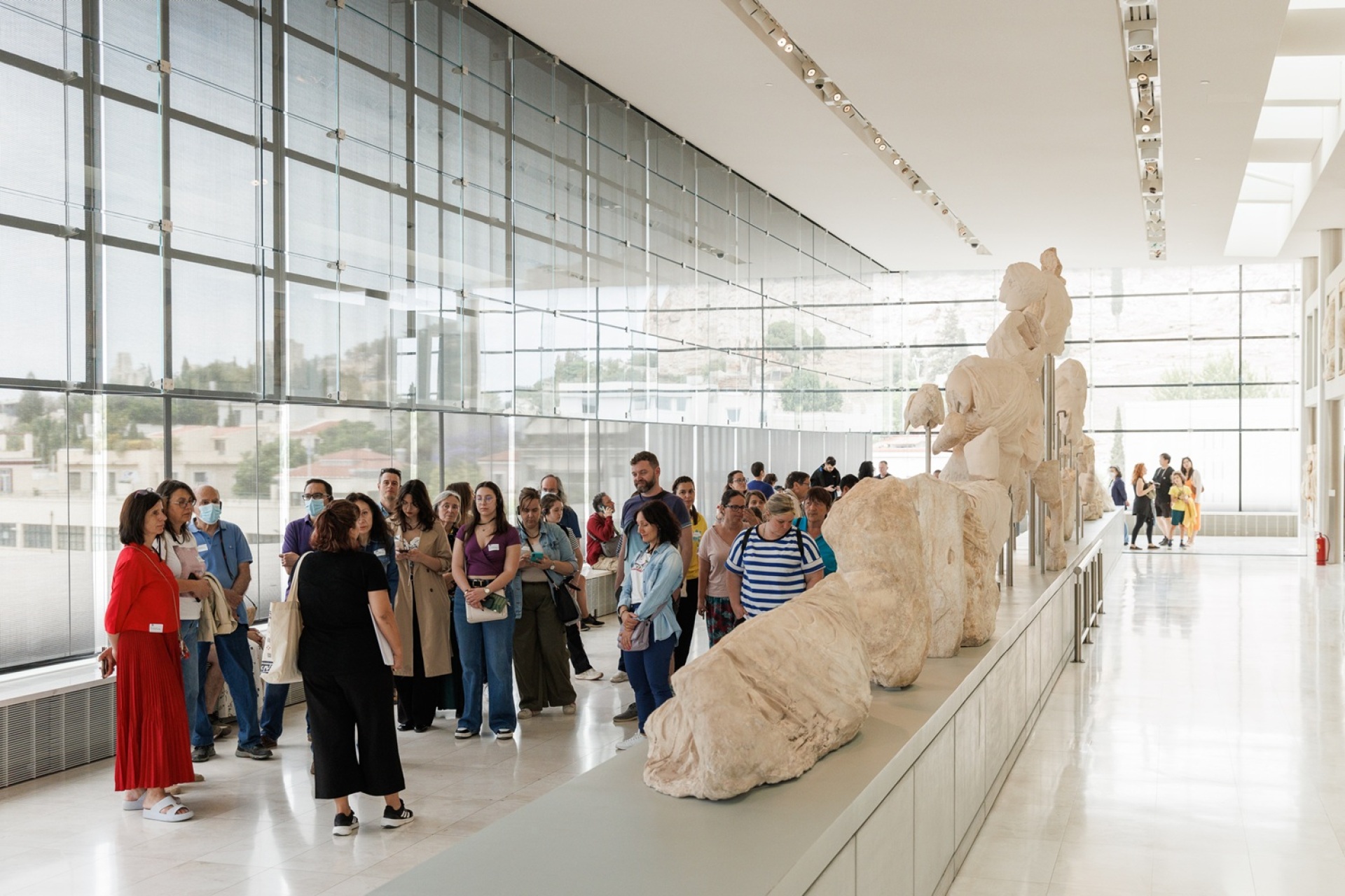 Στην Αίθουσα του Παρθενώνα, Μουσείο της Ακρόπολης
