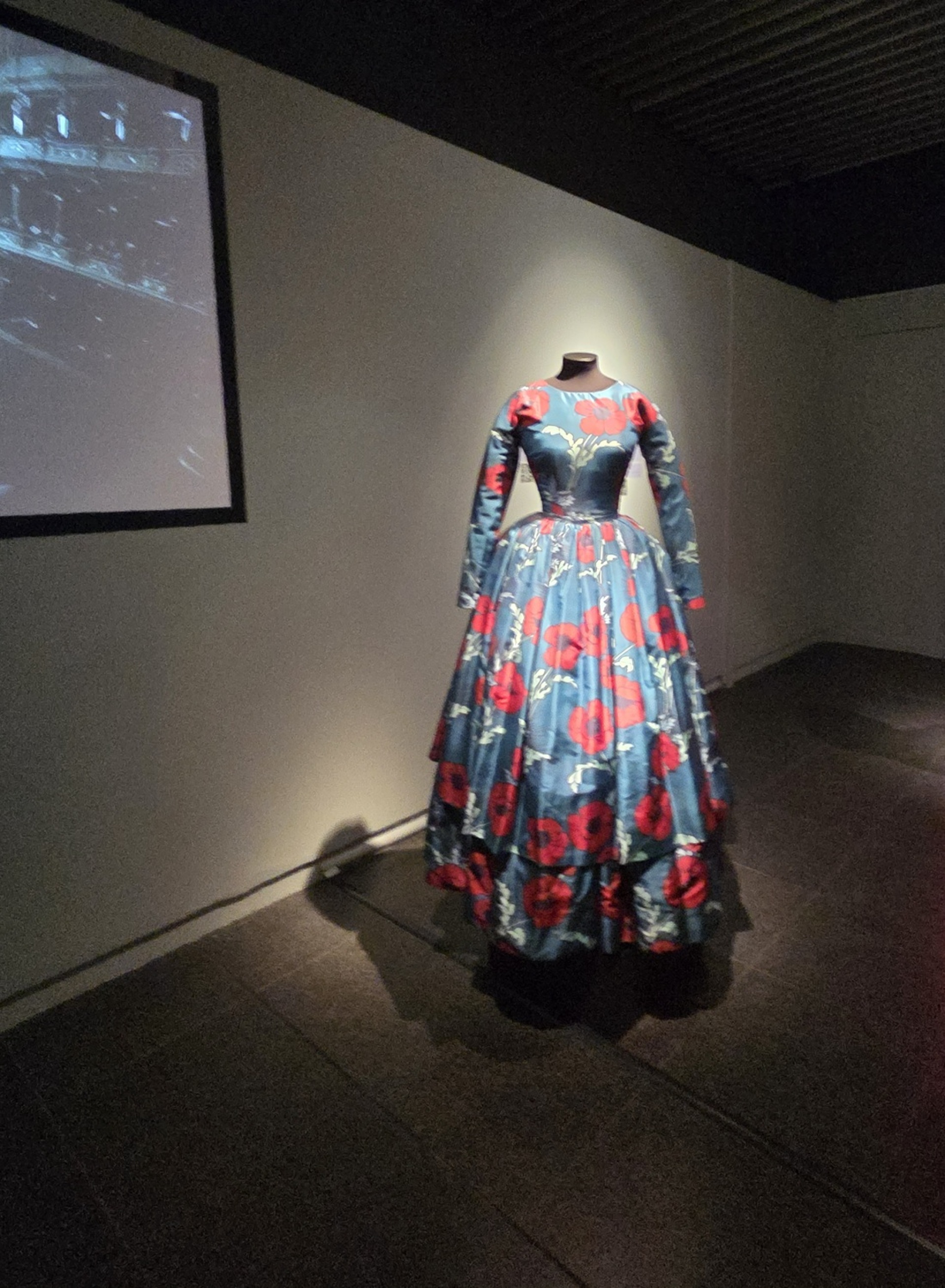 Άποψη της έκθεσης «Maria La Callas- Η ιταλική τέχνη των κοστουμιών της ταινίας»