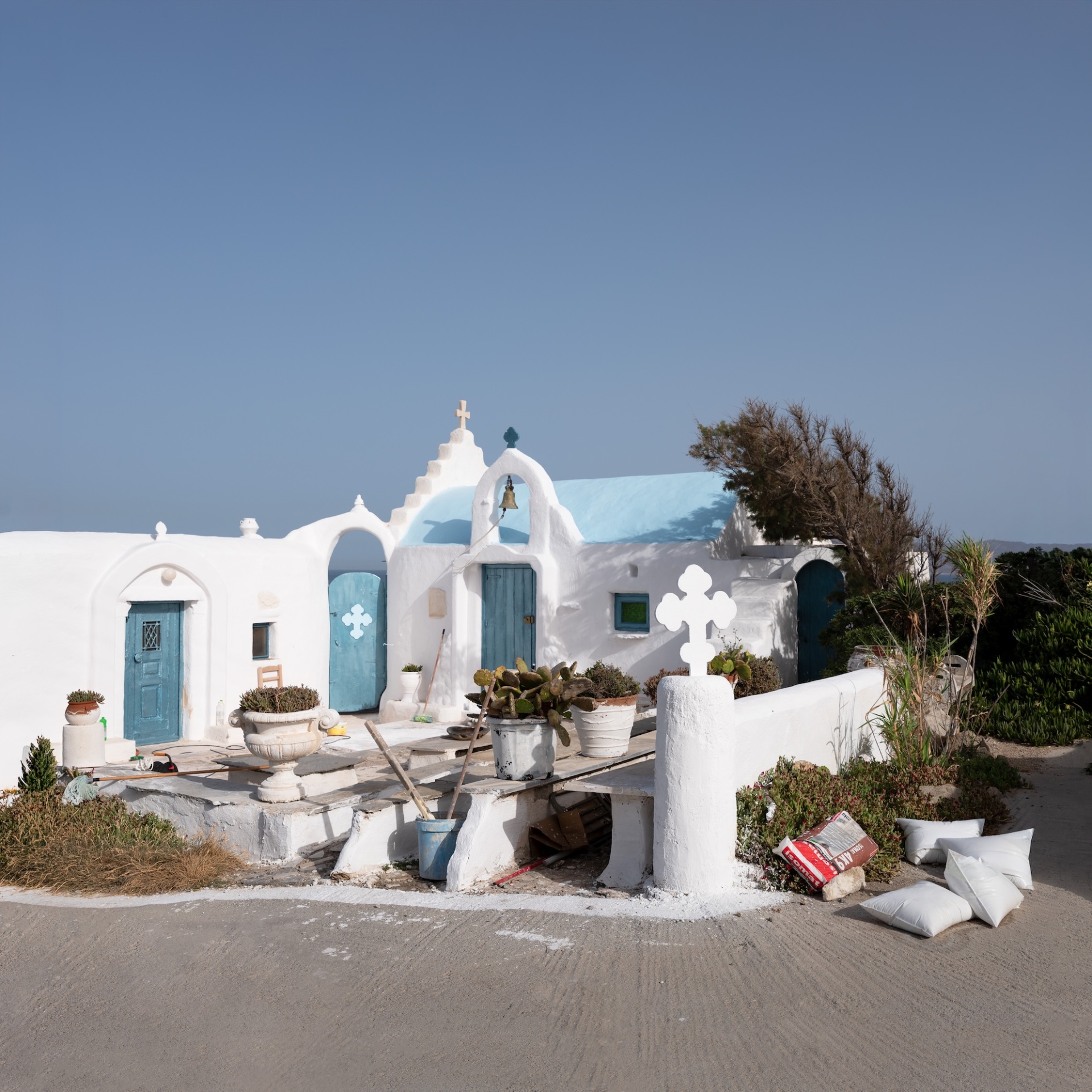 «Φως εκ Φωτός: Χίλιες Ημέρες στη Μύκονο»: Ο φωτογράφος Σπύρος Παλούκης καδράρει το νησί των ανέμων συγκλονιστικά αλλιώς