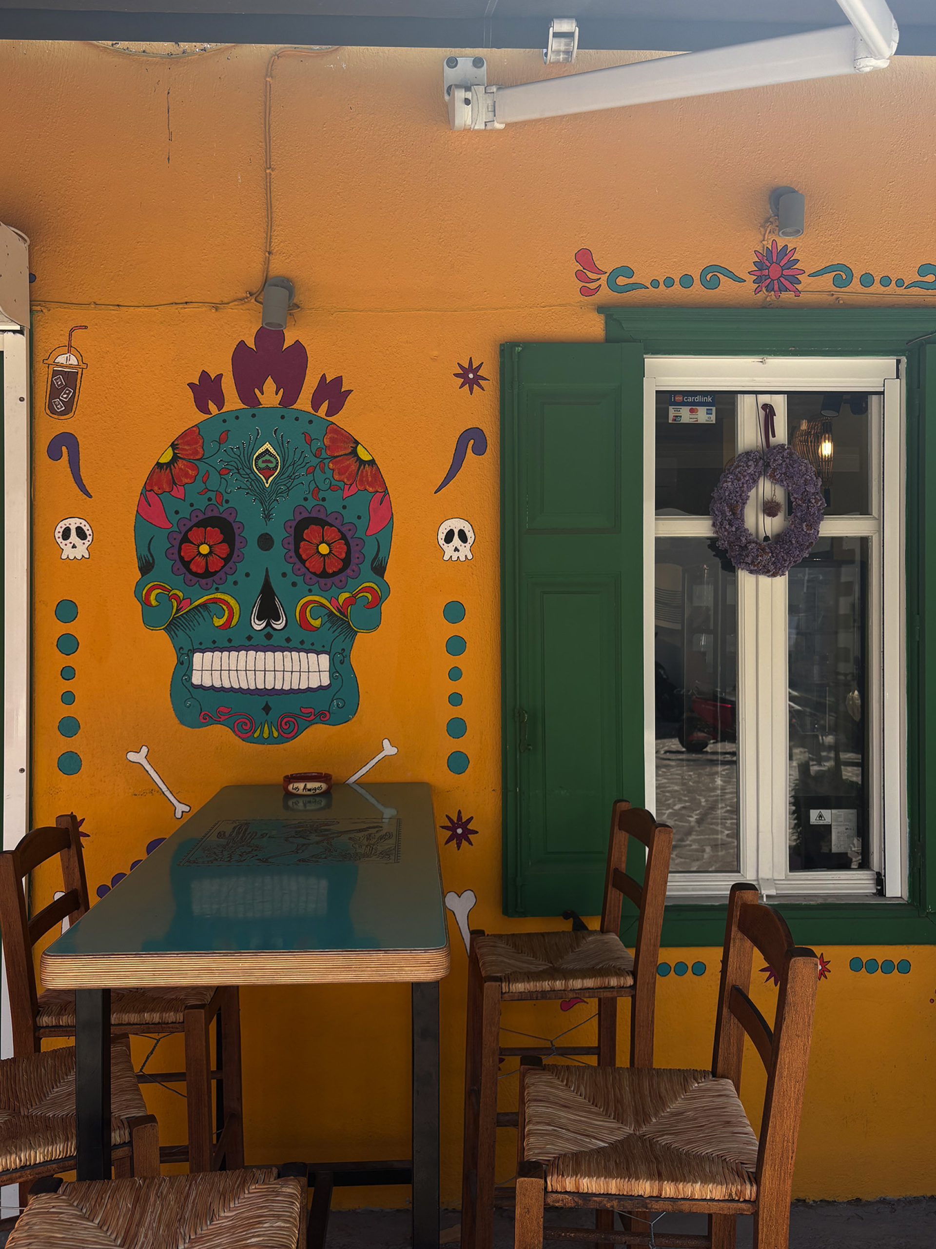 Los Amigos Cafe Bar