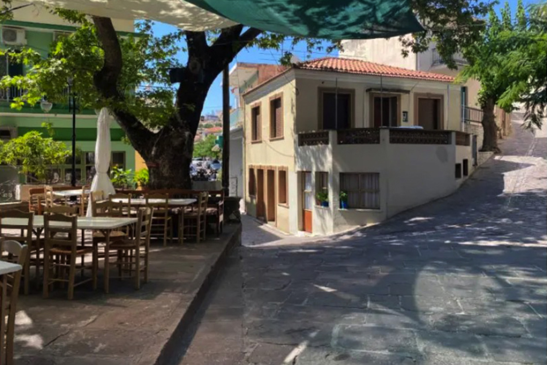Μεσότοπος Λέσβου, η πλατεία του χωριού