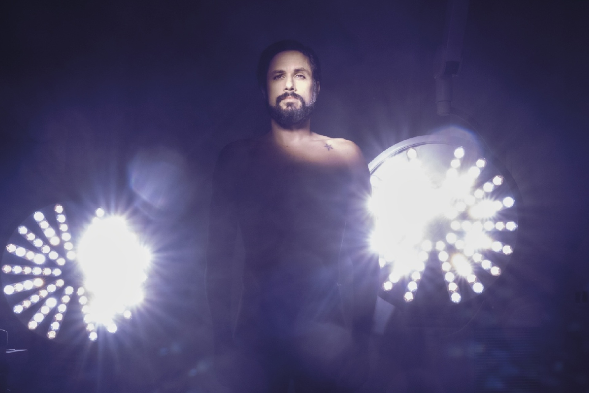 2B – Abduction and Observation, Στέγη Ιδρύματος Ωνάση