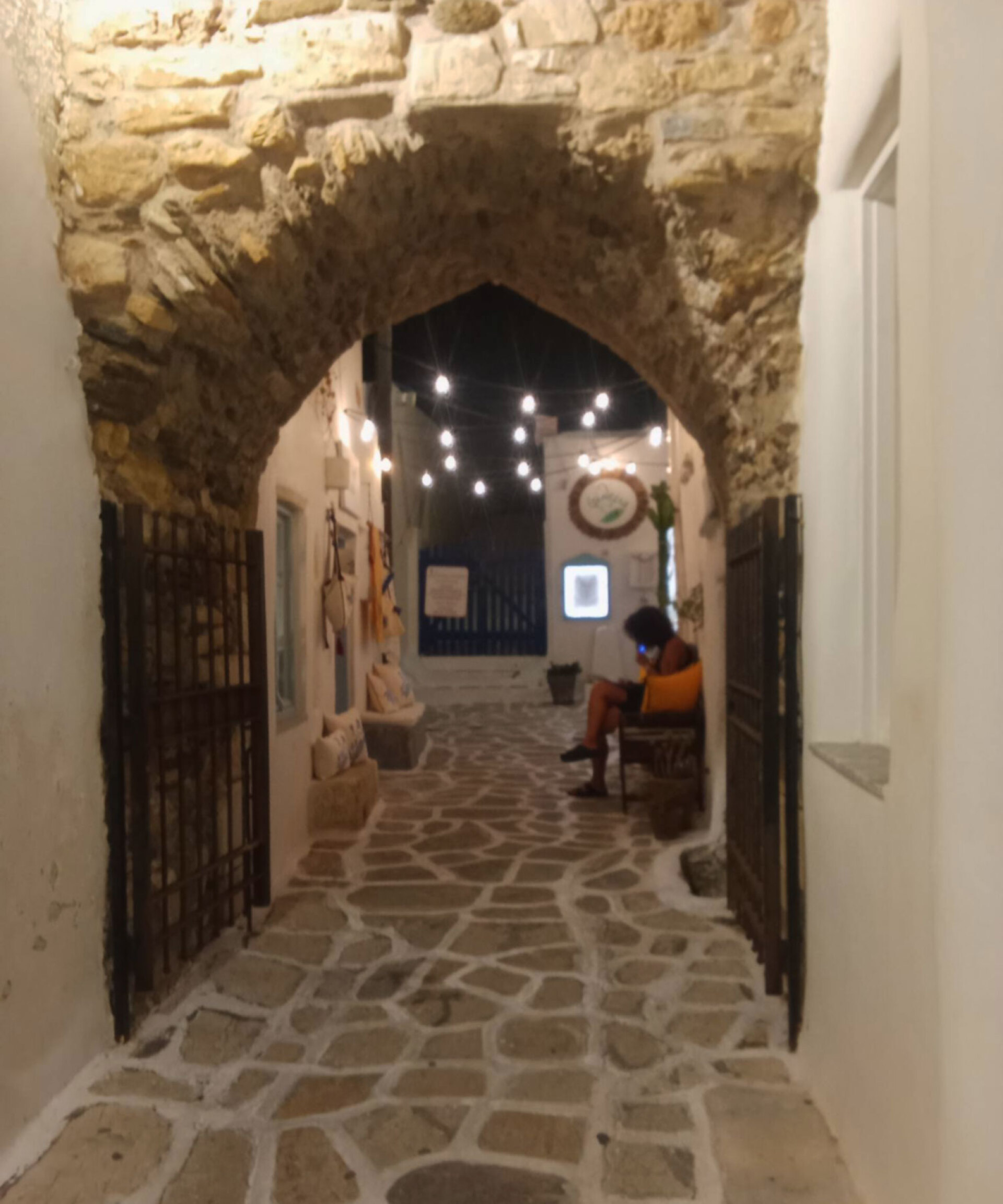 Η είσοδος στο Κάστρο της Αντιπάρου