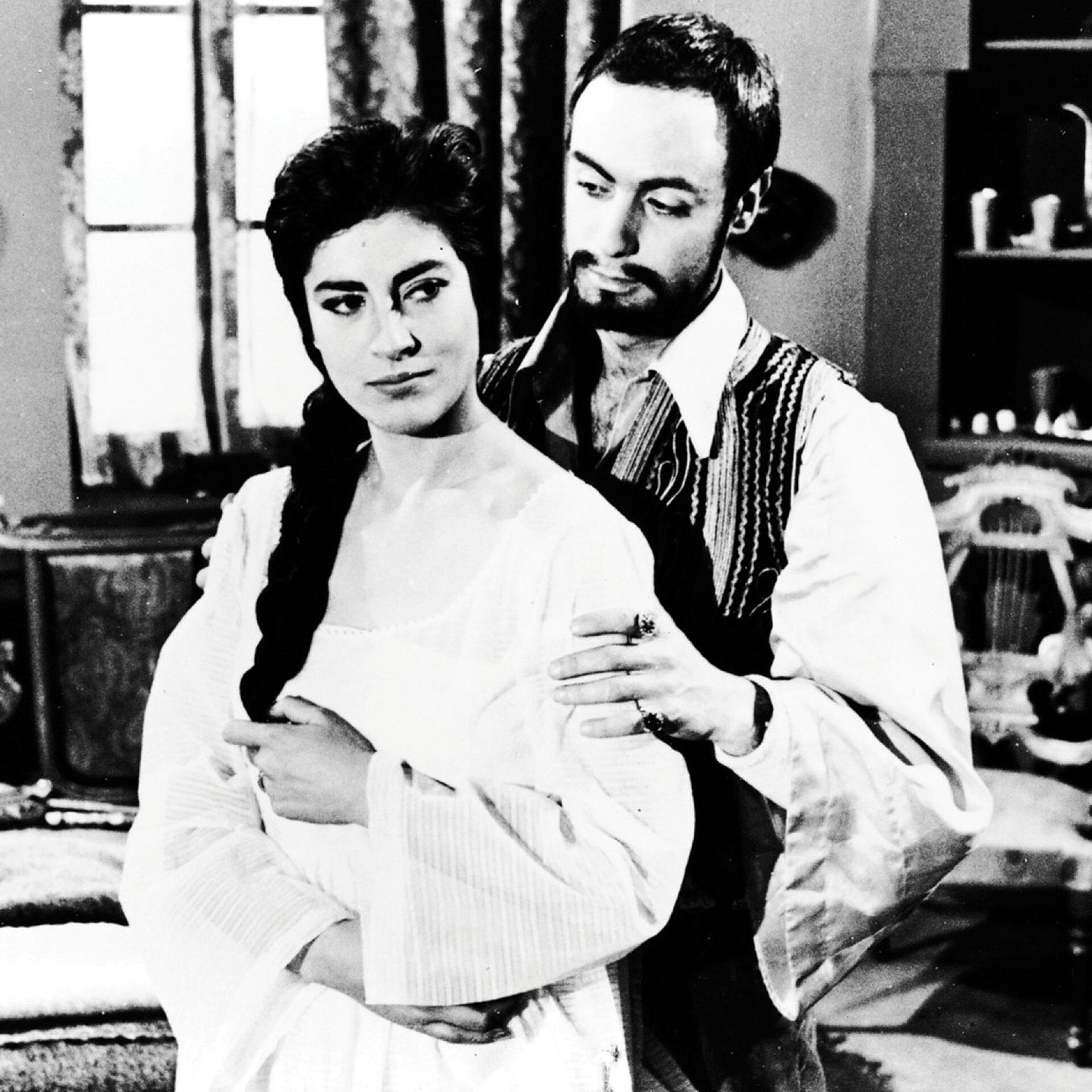 Από την ταινία του Γρηγόρη Γρηγορίου «Η λίμνη των στεναγμών» με τον Ανδρέα Μπάρκουλη.