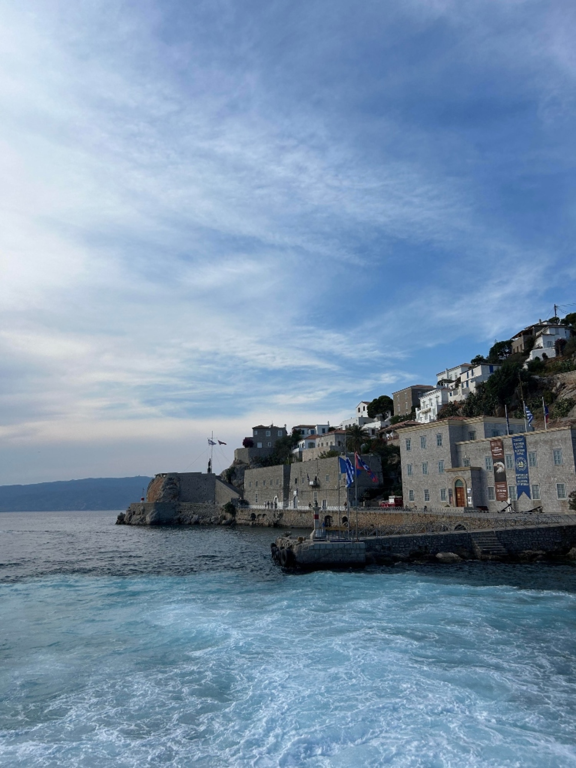 Φτάνοντας στο νησί της Ύδρας