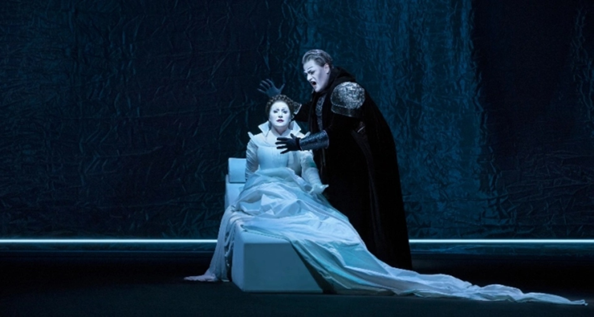 Ο Αλεξάντρς Αντονένκο (Οθέλλος) και η Tσέλια Κοστέα στον Οθέλλο του Γουίλσον στην ΕΛΣ