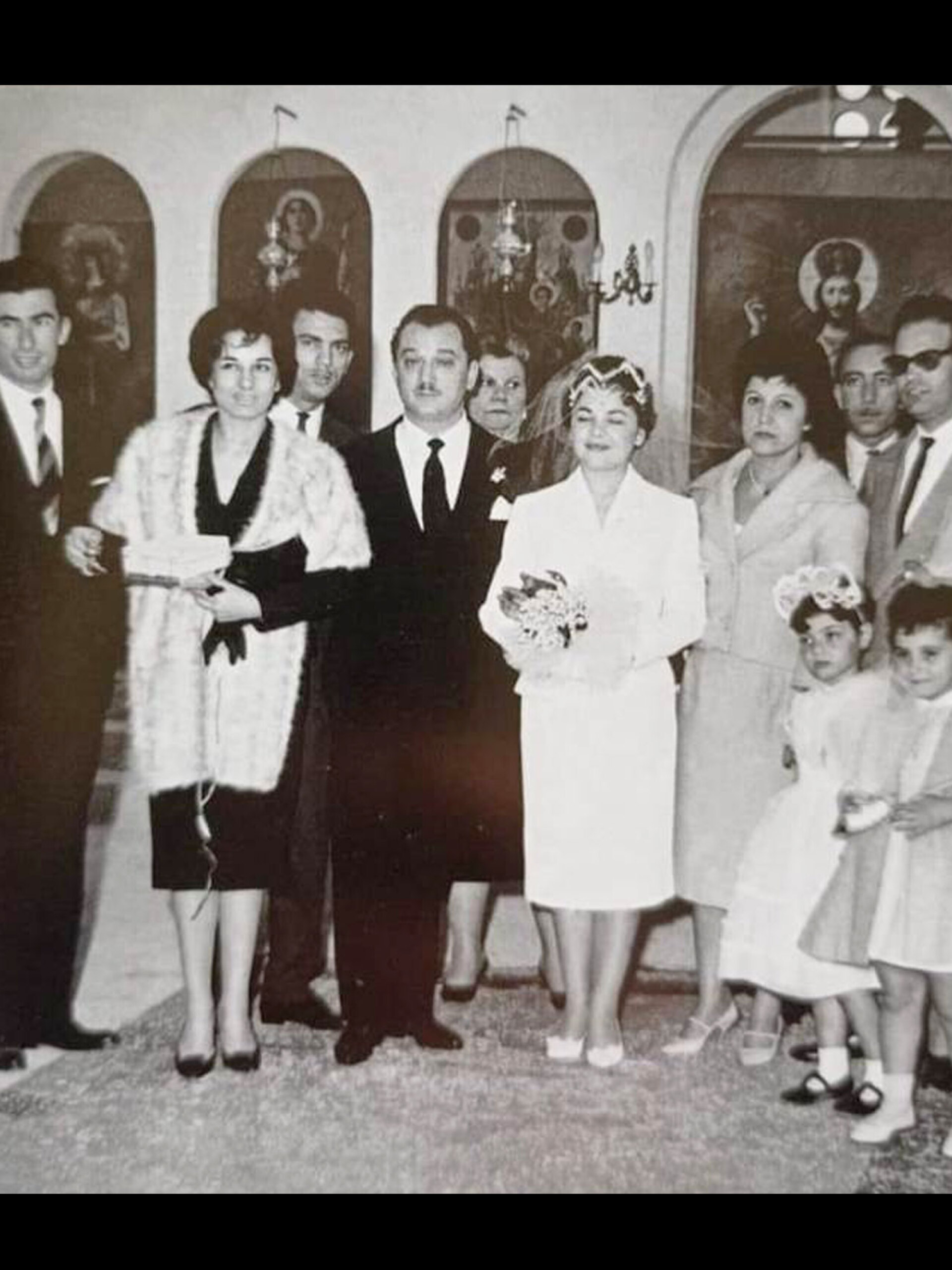 Η Μαίρη Λίντα και ο Μανώλης Χιώτης παντρεύτηκαν το 1958, με κουμπάρα τη Ρένα Βλαχοπούλου