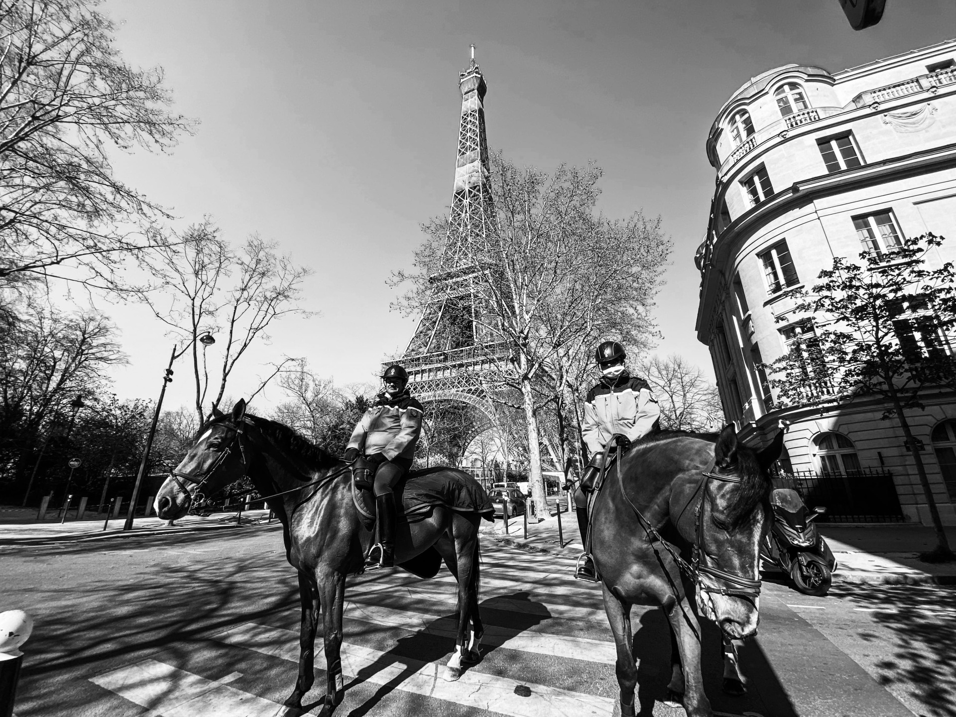 Ο Νίκος Αλιάγας στέλνει γράμμα και φωτογραφίες από το Παρίσι 