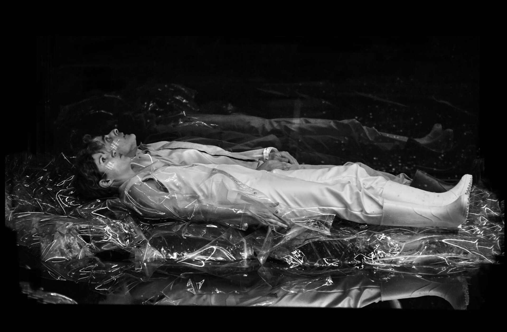 Σκηνή από την θεατρική παράσταση «Κάποιος θα έρθει»